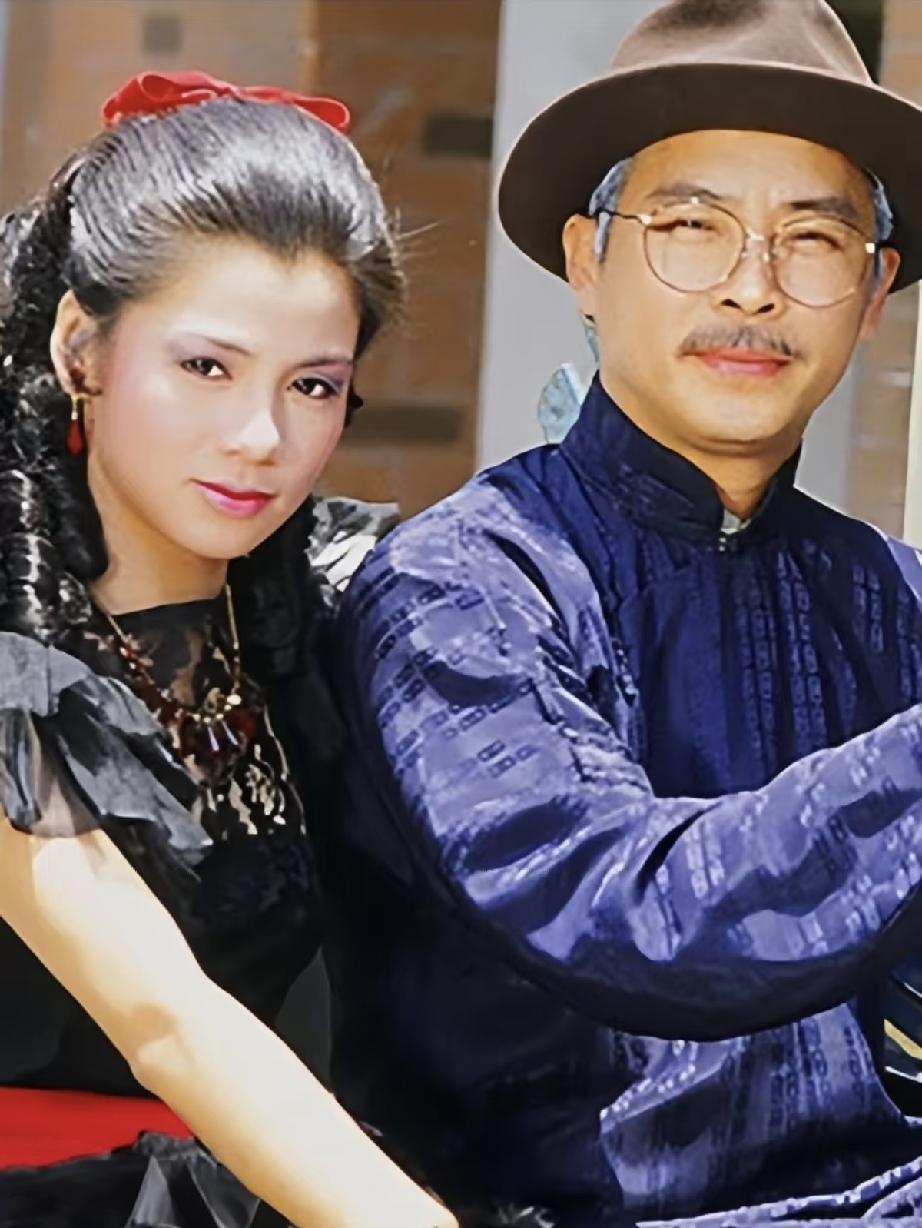 刘兆铭曾夸赞翁美玲的眼睛会说话。
93岁的“一灯大师”和26岁的“俏黄蓉”，又在