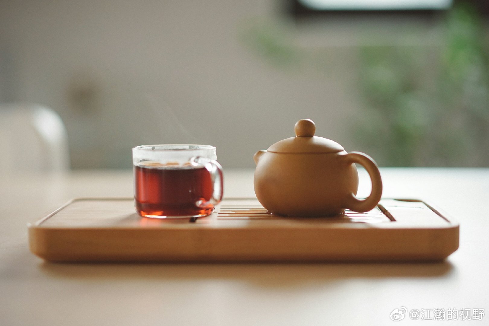 上线4款特调茶，茶拉朵加速落地的霸王茶姬该咋看？5月21日，霸王茶姬上线4款“走
