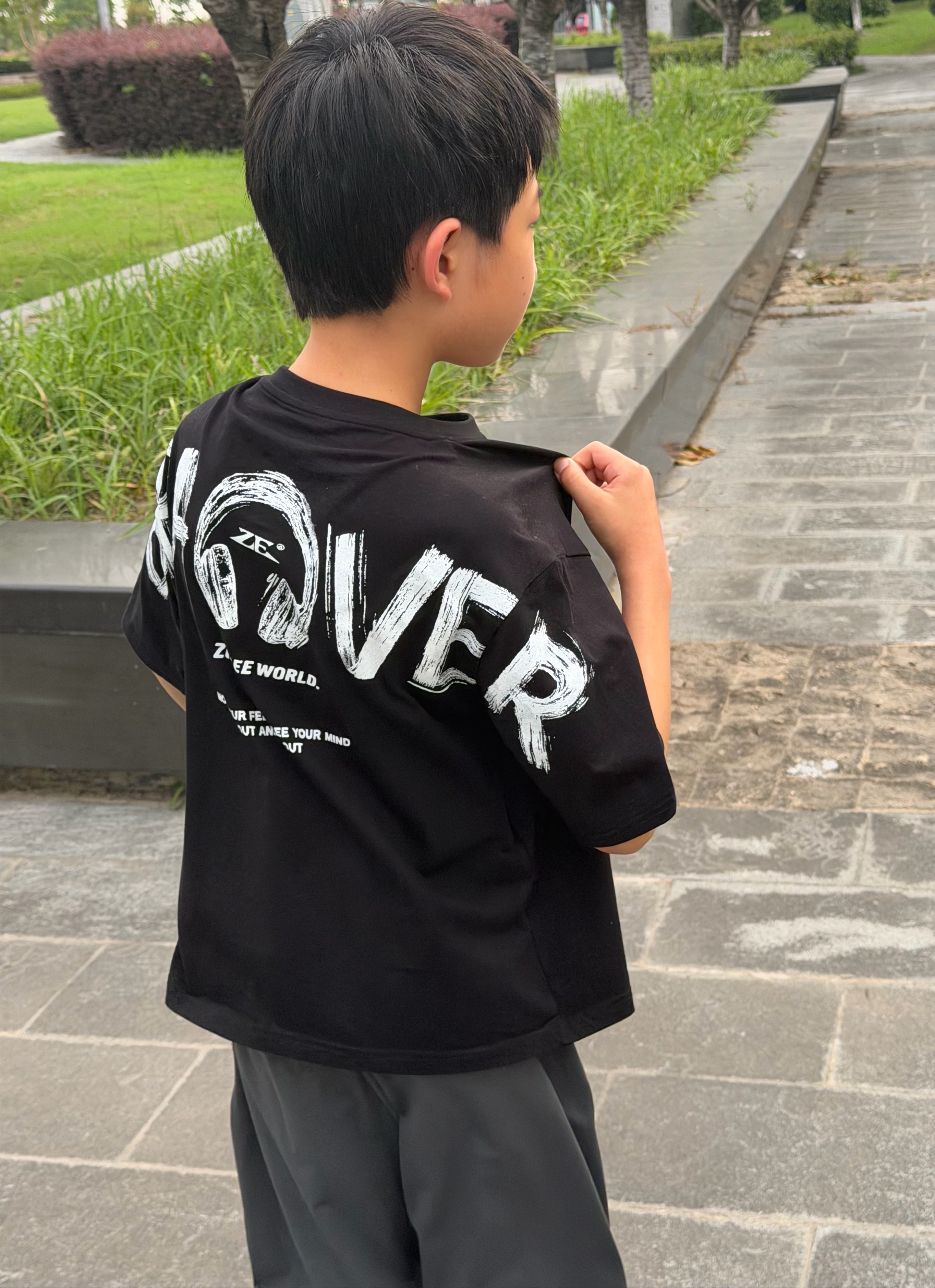 这个人出来还没多久啥也没干，就说快热死了，要回家了