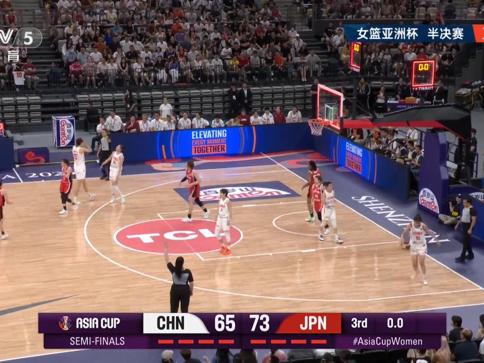 三节比赛结束中国女篮暂时落后8分中国女篮vs日本女篮 ​​​