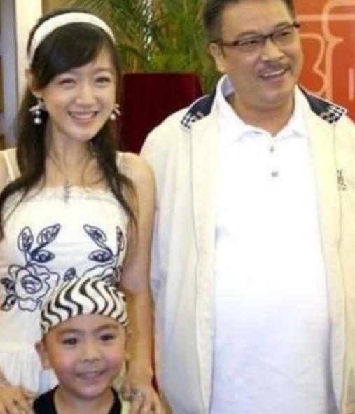 1989年，TVB让已经结婚的吴孟达培训新人，怎料，没多长，他带的女演员卢少慈就