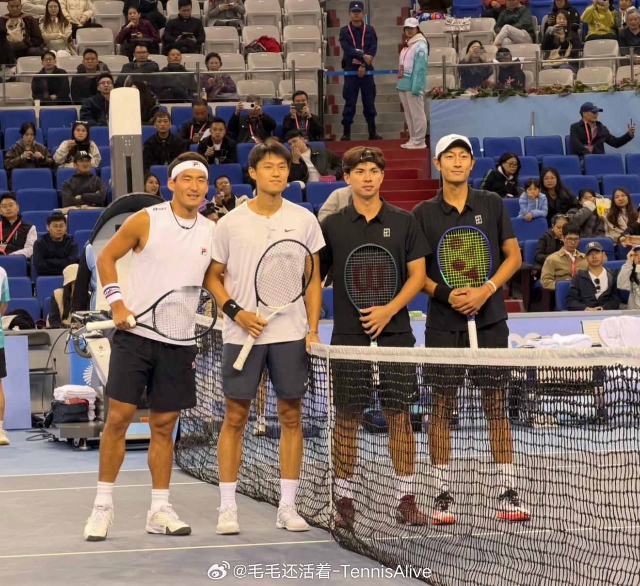 【历届全运会网球男双金牌】1届：1959 梅福基/朱振华 上海2届：1965 朱