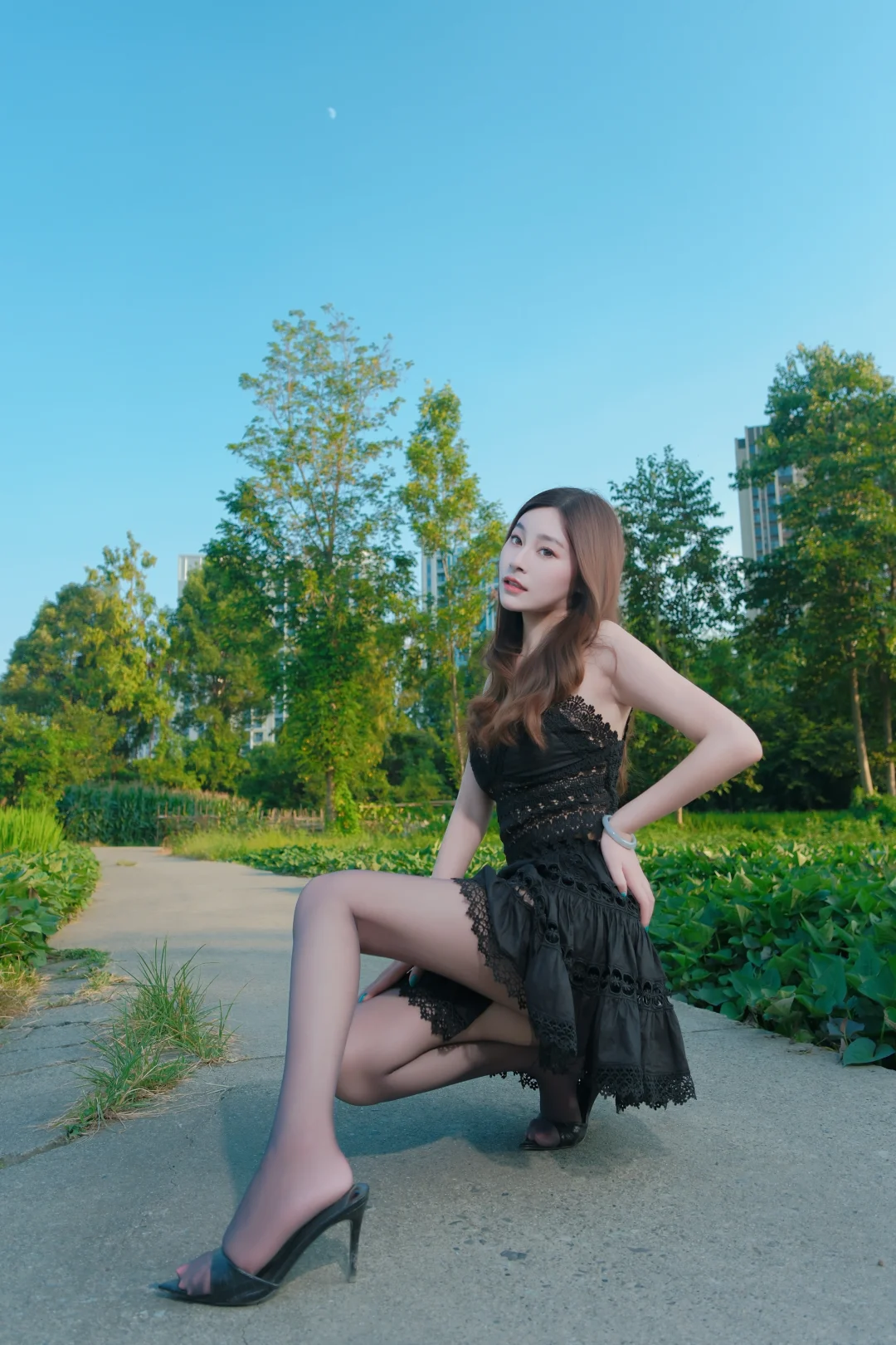 新做的蓝色美甲好看吗