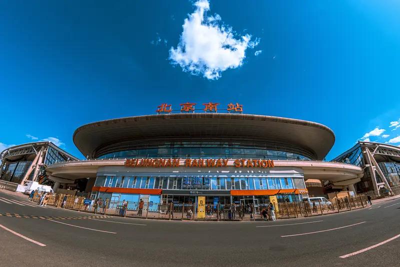 明天中午去北京南站接个人，是你去，还是我去？
   下午我刚从朝阳回来，在充电桩