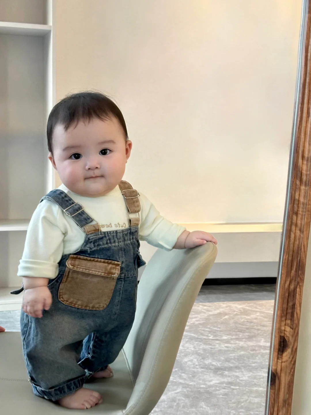 好喜欢我的胖宝宝，你像一个小手办～