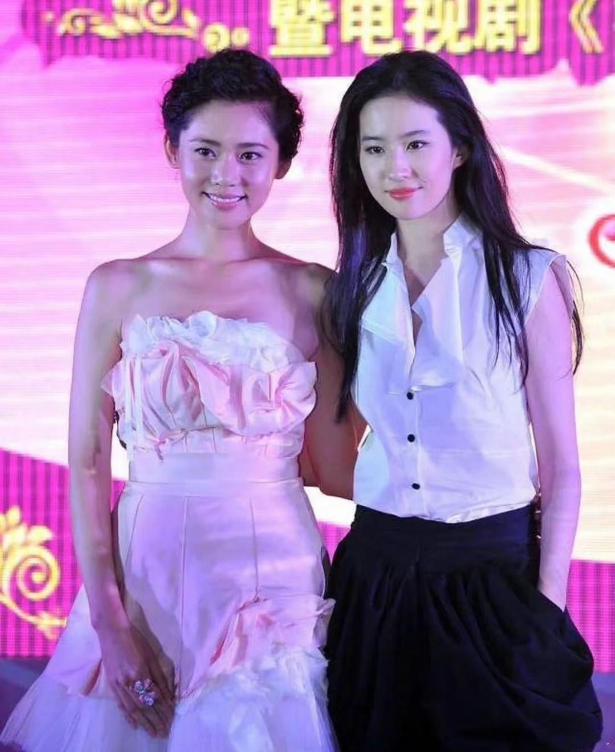 刘亦菲和秋瓷炫早些年合影，完全是两个大美女 