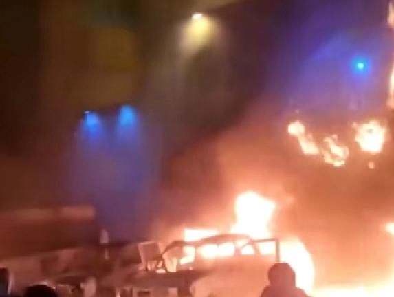 特朗普不研究国内移民了，开始到处抢钱，特朗普把国防部改名战争部，不是改着玩的。伊