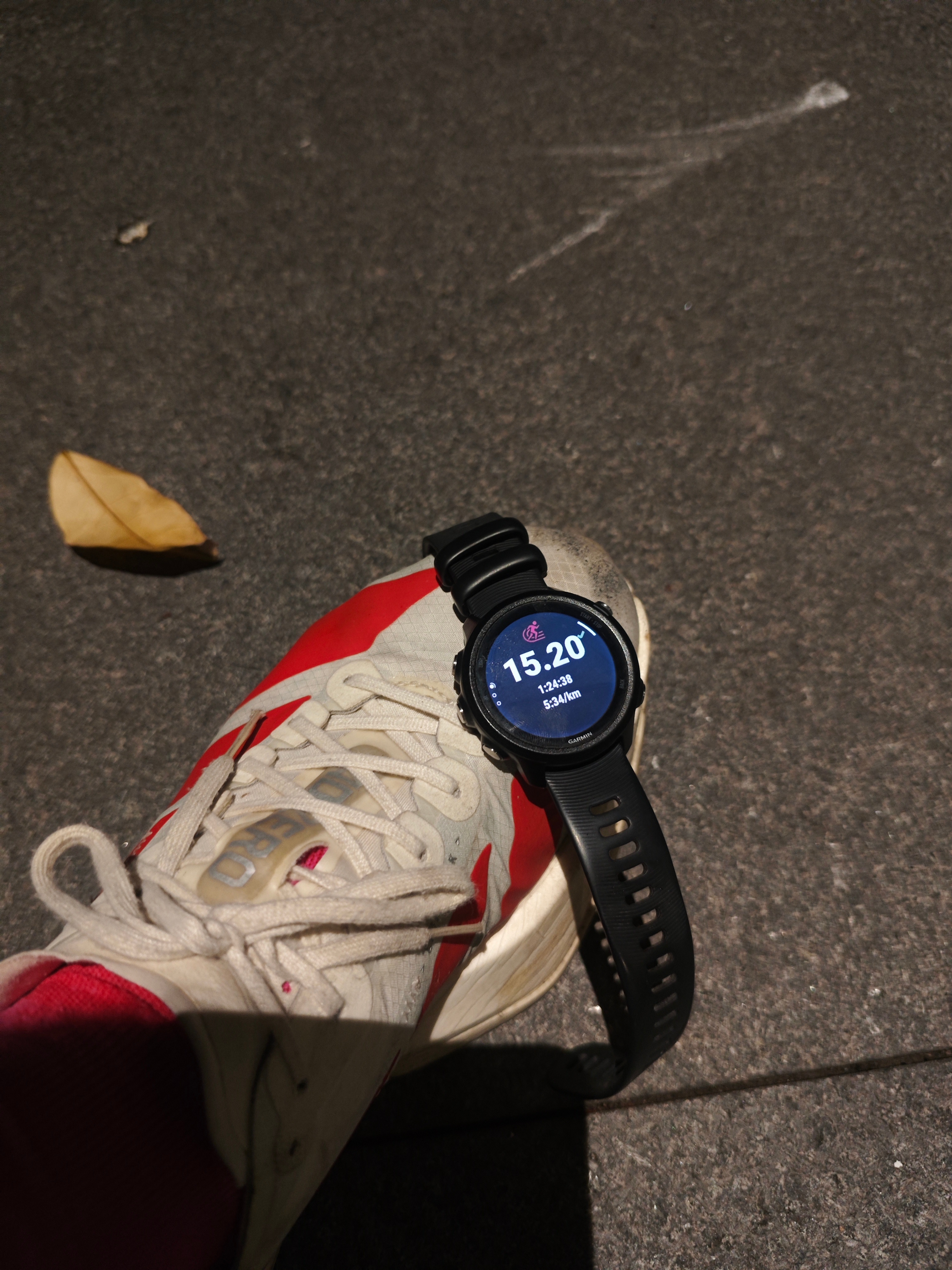 日常跑步，15Km；这几天，天气舒服，温度不高；晚点吃饭，先跑了再说；跑完开心愉