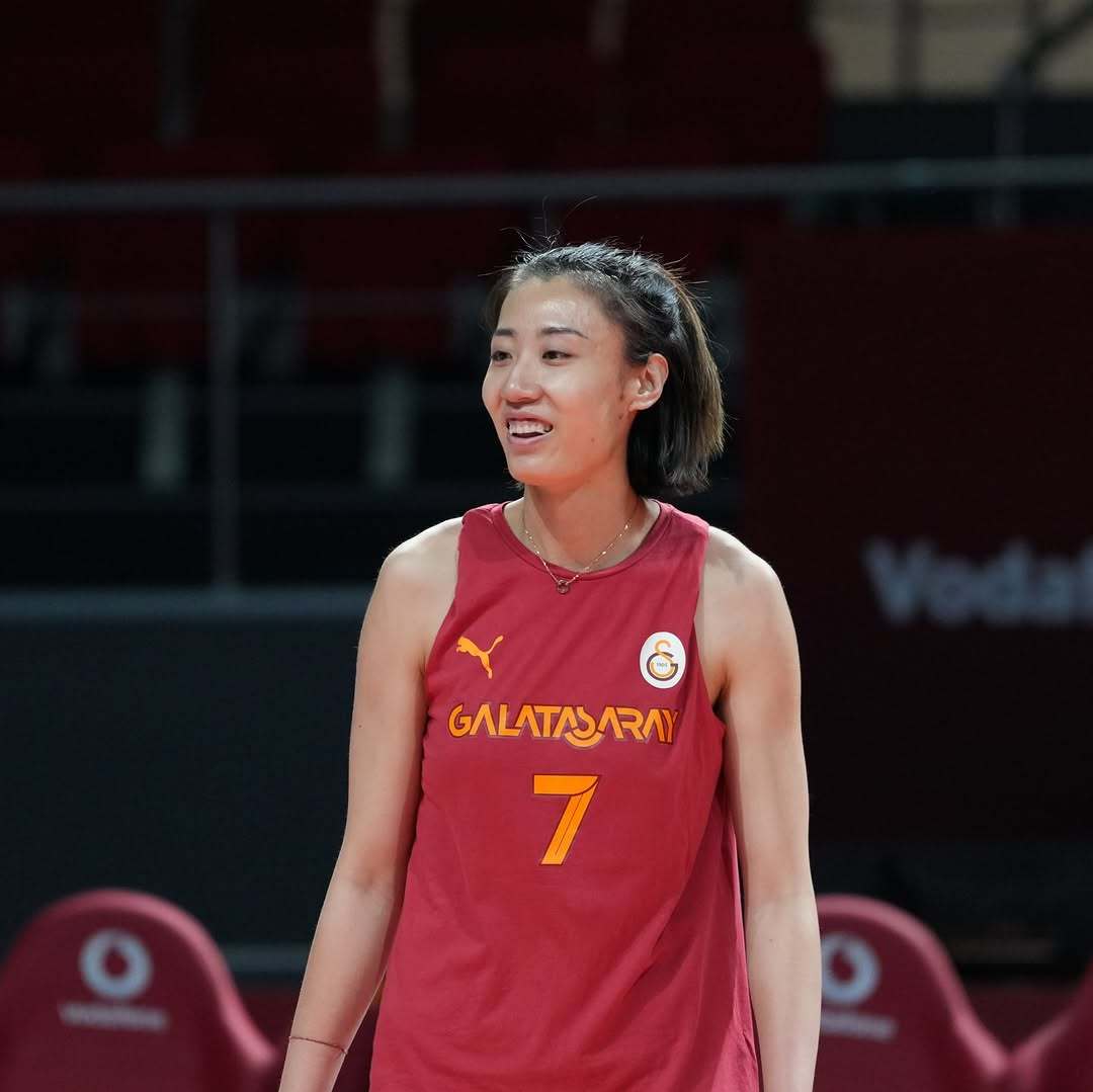 加拉塔萨雷备战下一轮主场对瓦基弗银行的比赛，王媛媛将面对马尔科娃和博斯科维奇，迎