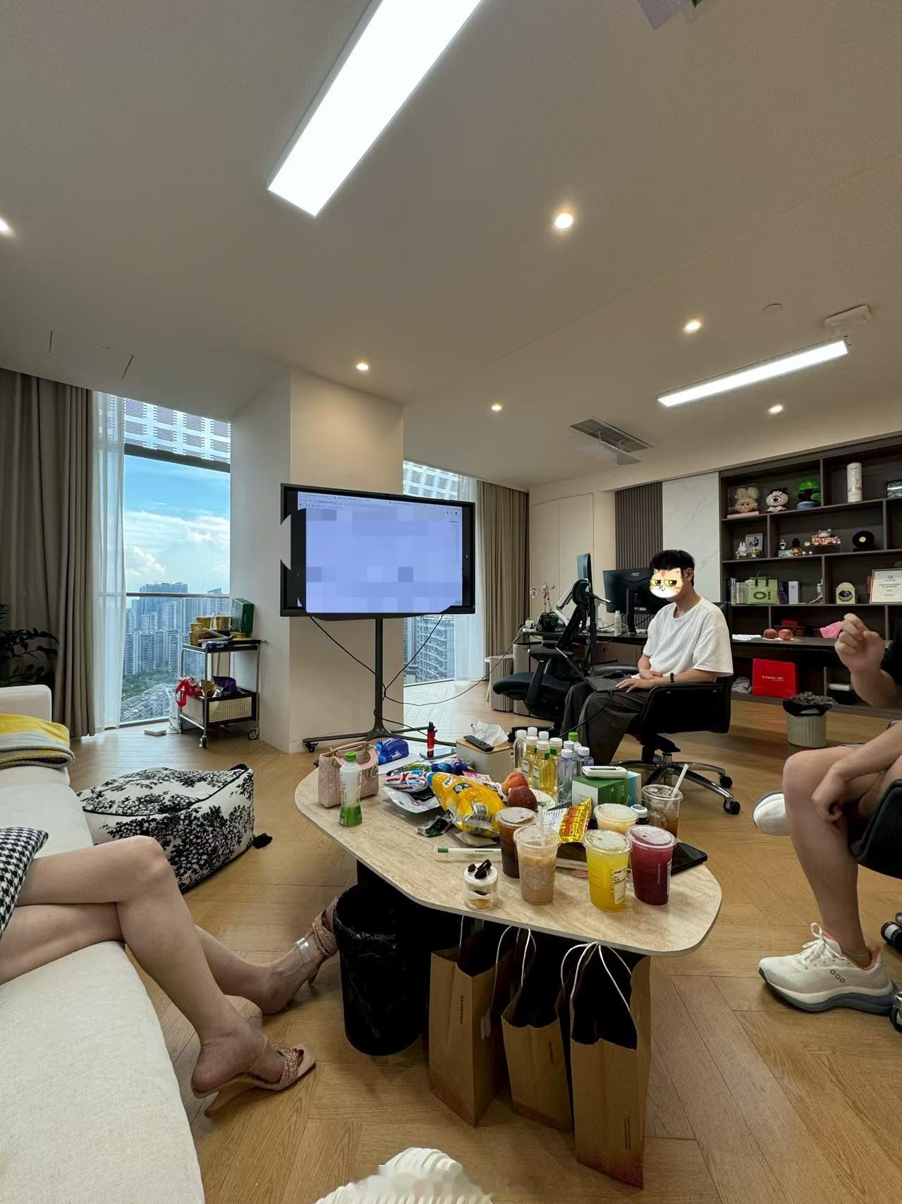 下一个会～ 又又又在搞大事！完全的断层领先的战略和技术军工界有个传统：服役一代，