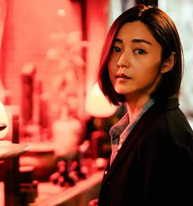 卫诗雅逆袭获奖后，谁注意到朱一龙的一个动作，意外暴露真实人品