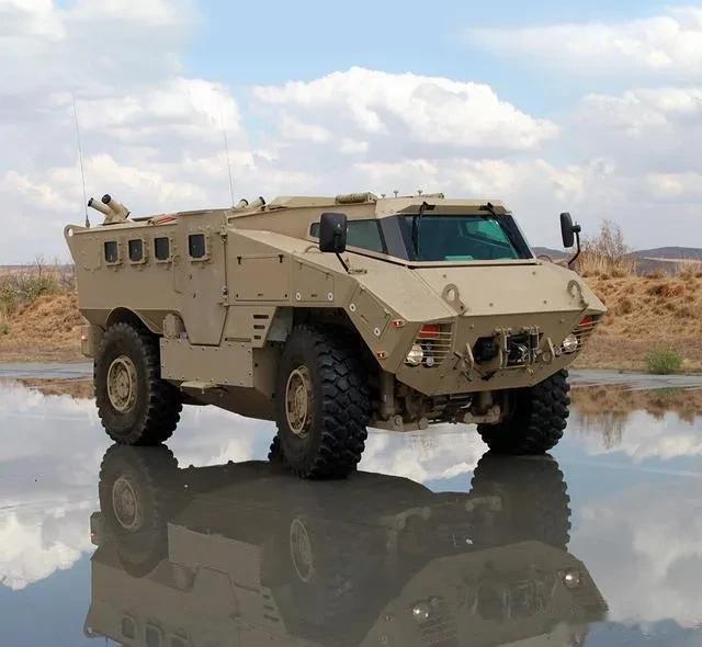  德内尔车辆系统公司（DVS）在南非先期生产N35轮式装甲车 开发4×4 N35