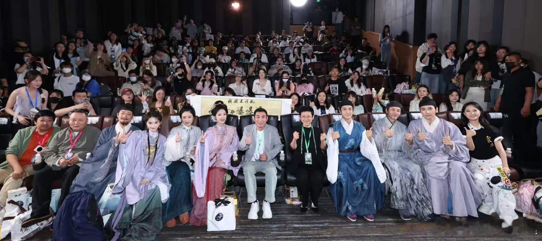 家业大合照感谢导演感谢出品方感谢杨紫感谢爷爷感谢大家（哇啦除外） 