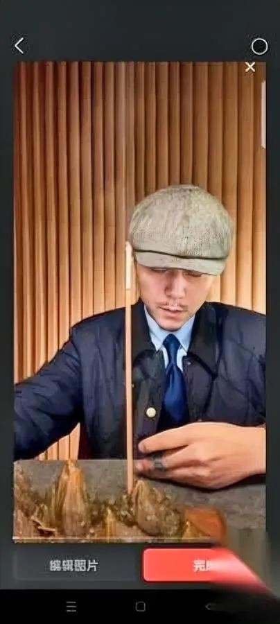 “张雪峰走了？”

弹幕刷屏那一刻，我手一抖。

大冰没接话，只把镜头对准那支刚