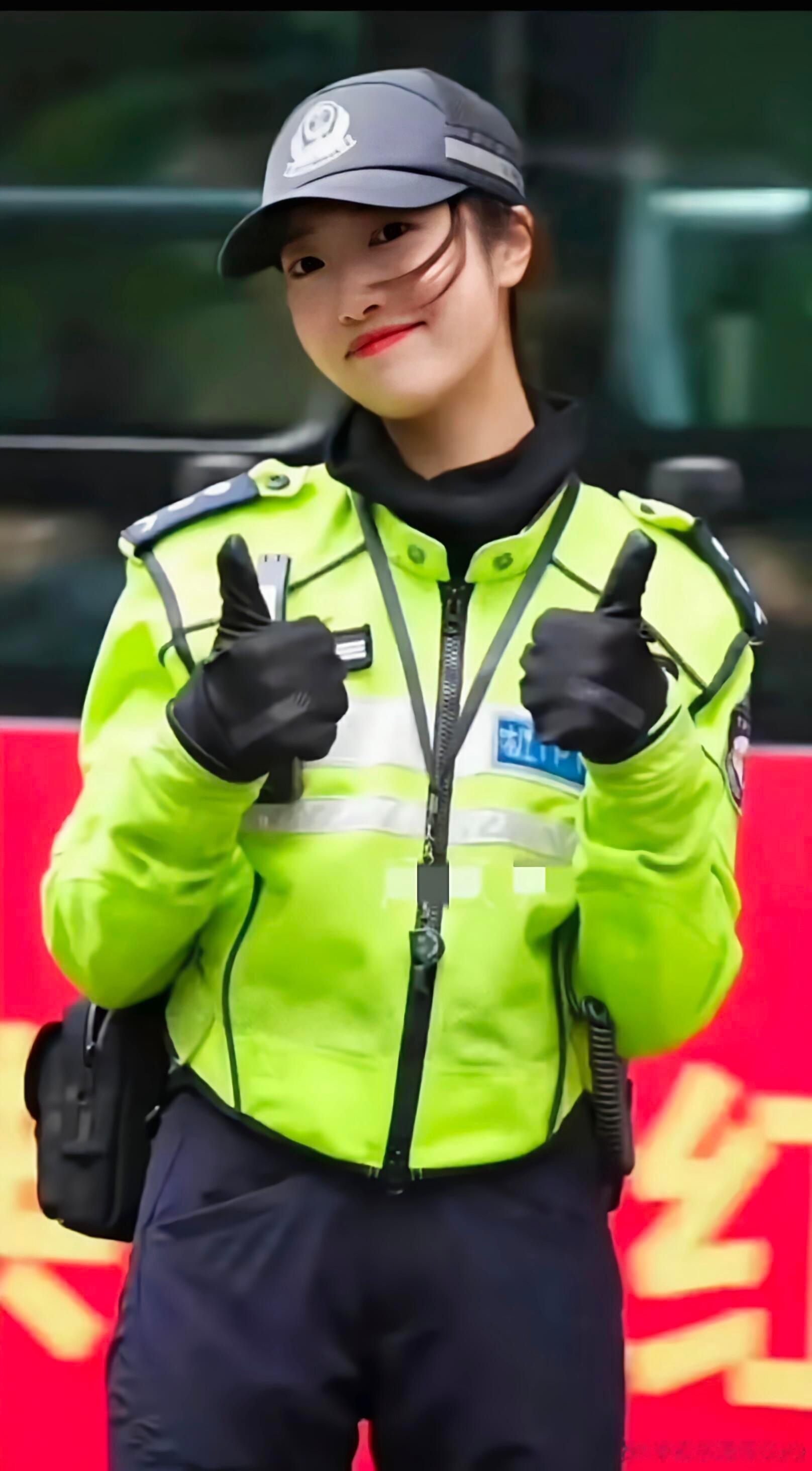 深圳兔子警官爆火出圈了 漂亮又可爱的小姐姐谁不喜欢啊[爱慕][爱慕][爱慕] ​