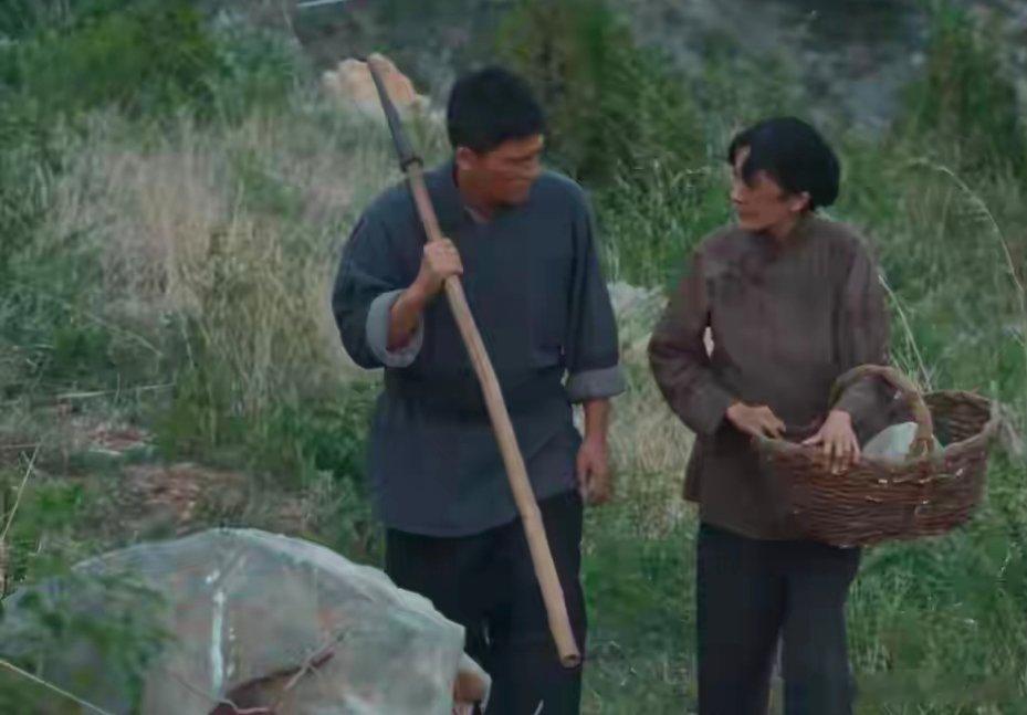 在《生万物》里苏苏假孕时，费左氏对她百般供奉，像供祖宗一样。即便后来知晓她没怀孕