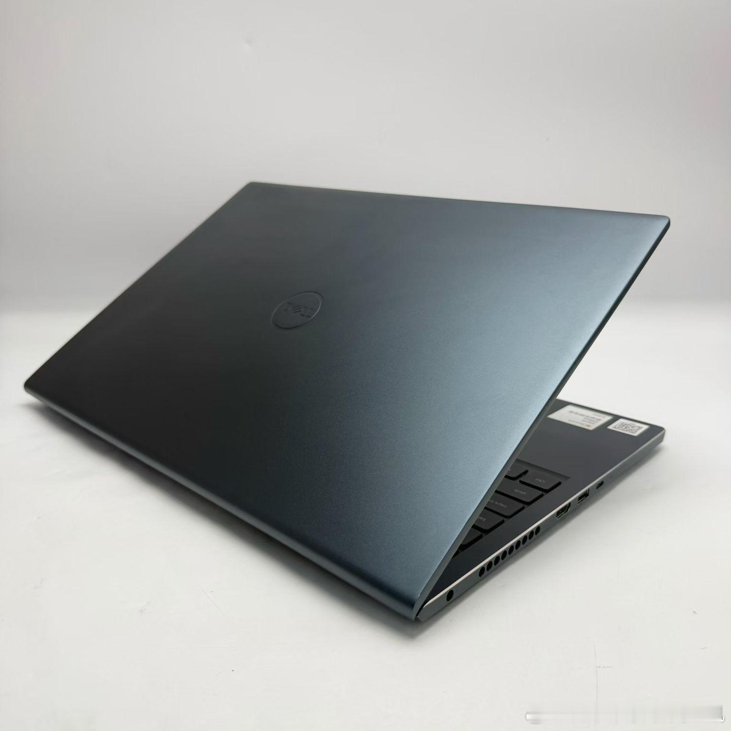 戴尔灵越7610  16英寸 i7-11800H八核处理器 16G运行  512