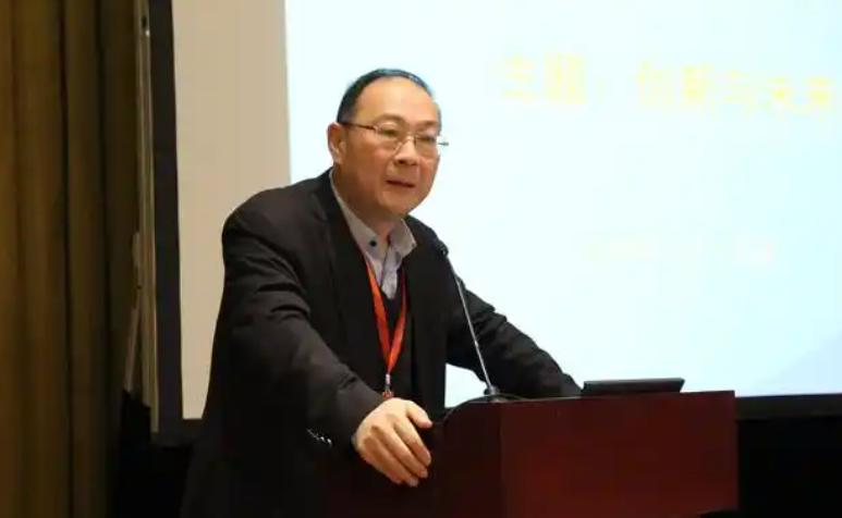 金灿荣教授8月18日把话挑明了：“台湾问题拖得越久，危害就越大。”
 
他没有先
