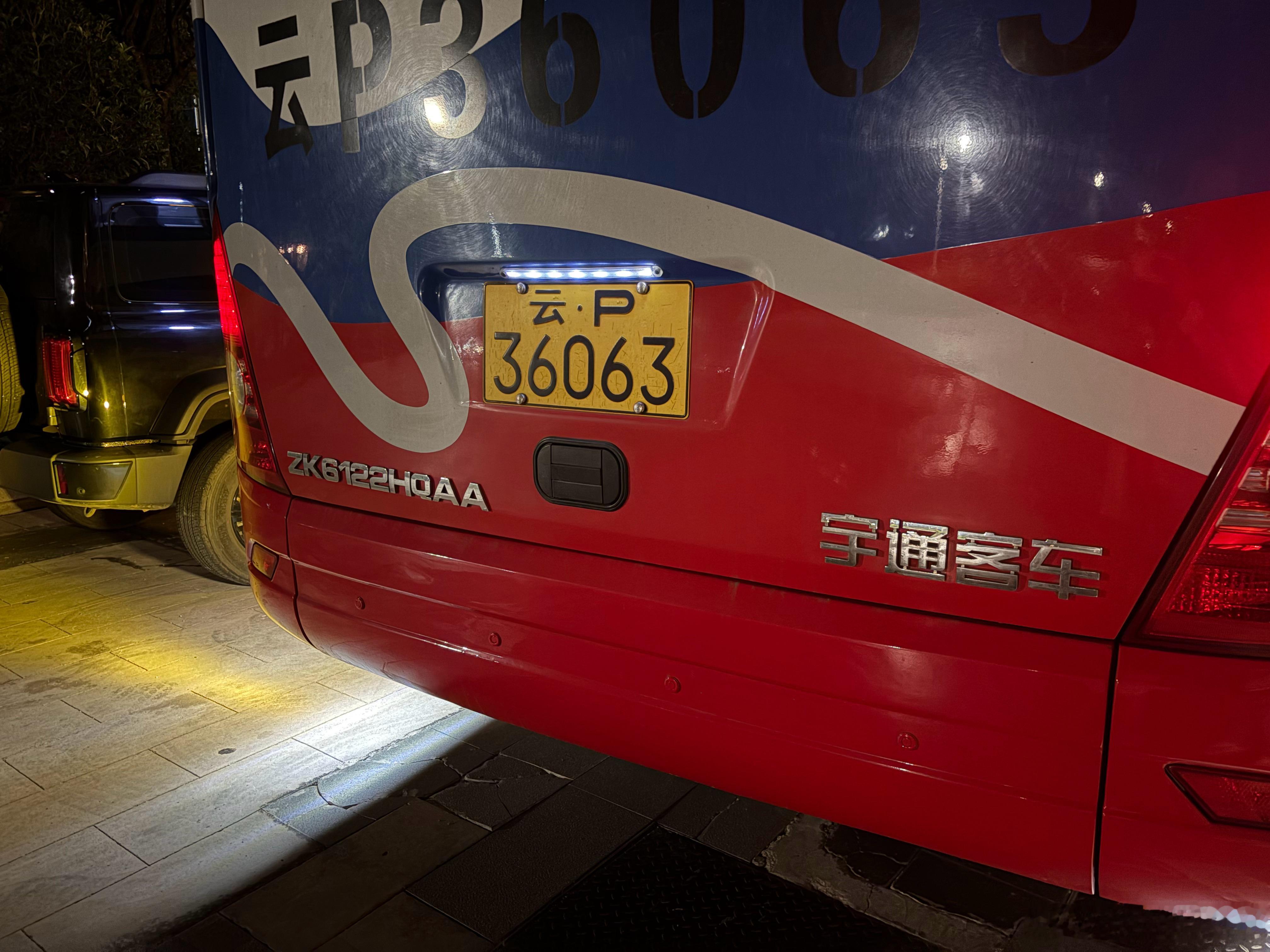 宇通ZK6122。潍柴10.0排量的柴油发动机。直列六缸，1900转就能达到最大