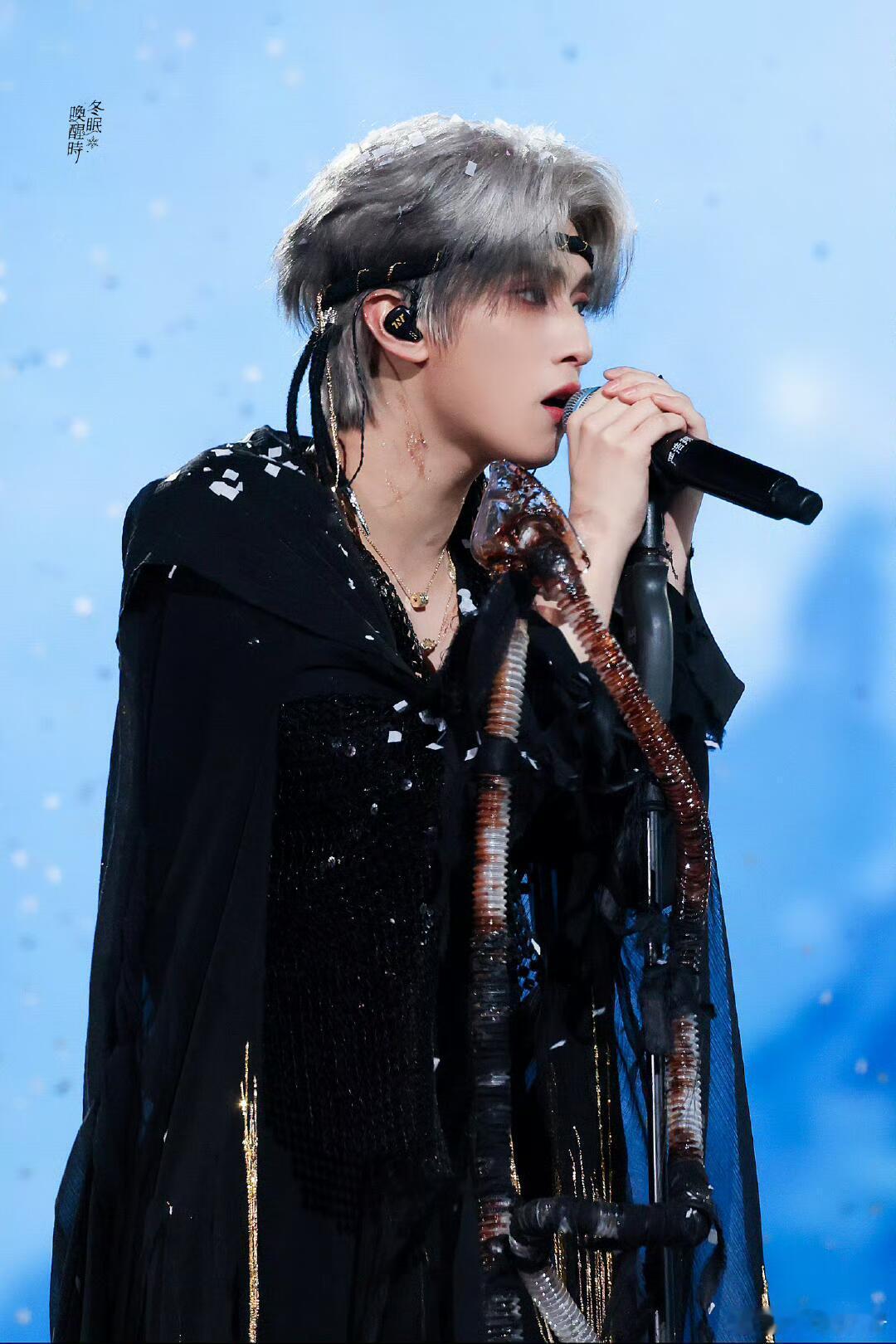 黑袍，银发，发带～朋友们，准备好入我香香教了吗