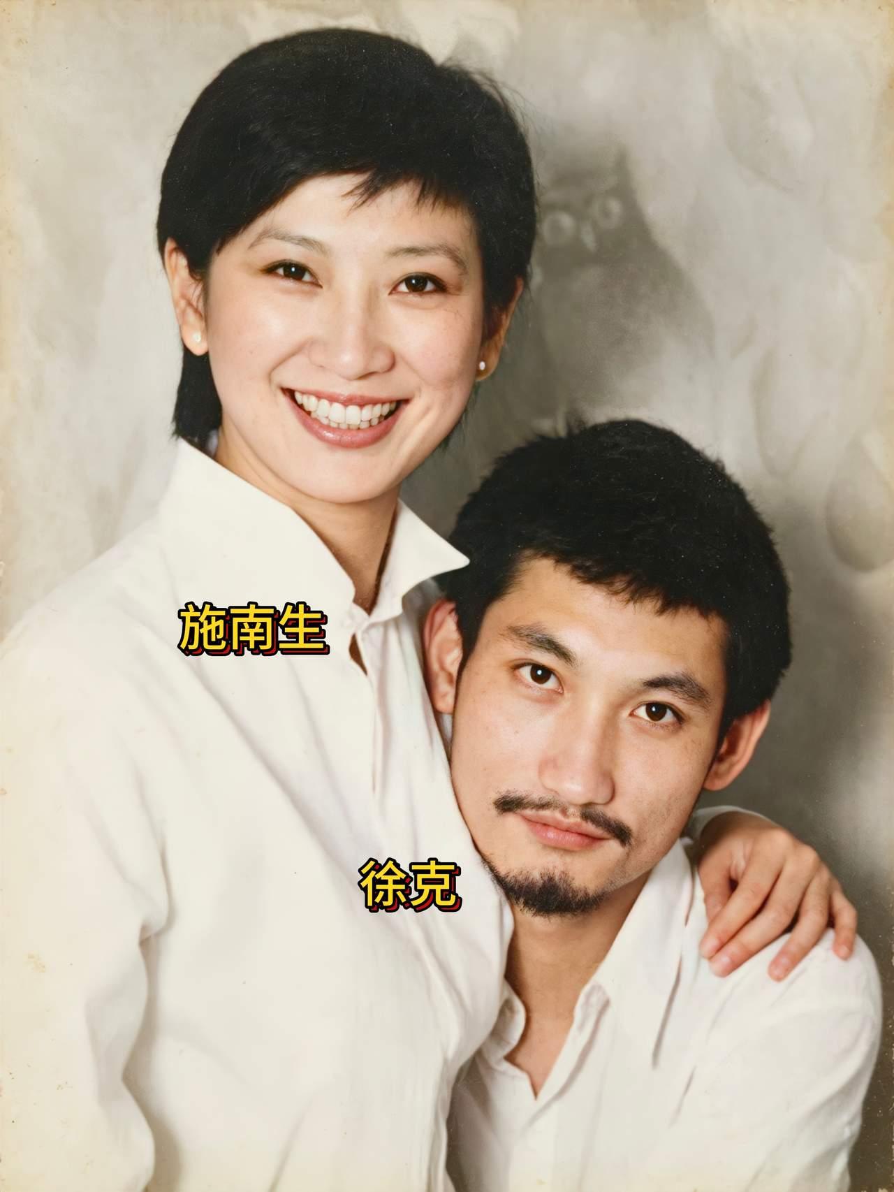 林青霞曾在书中写到：“2006年7月的某一天，我们在徐克家聊天，徐克很自在地抱着
