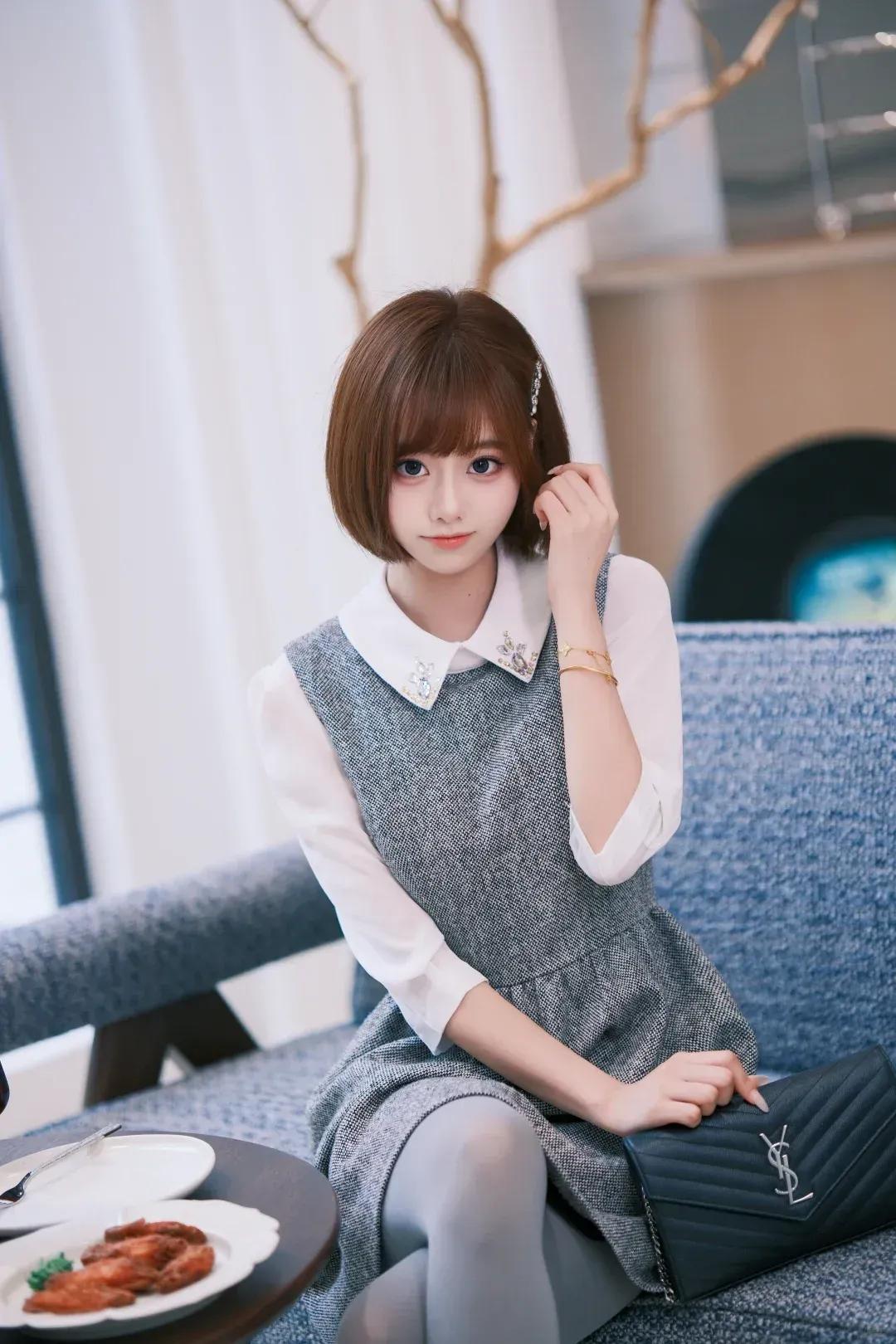 美女究竟能有多美春日温柔穿搭，出门必备氛围感出片穿搭