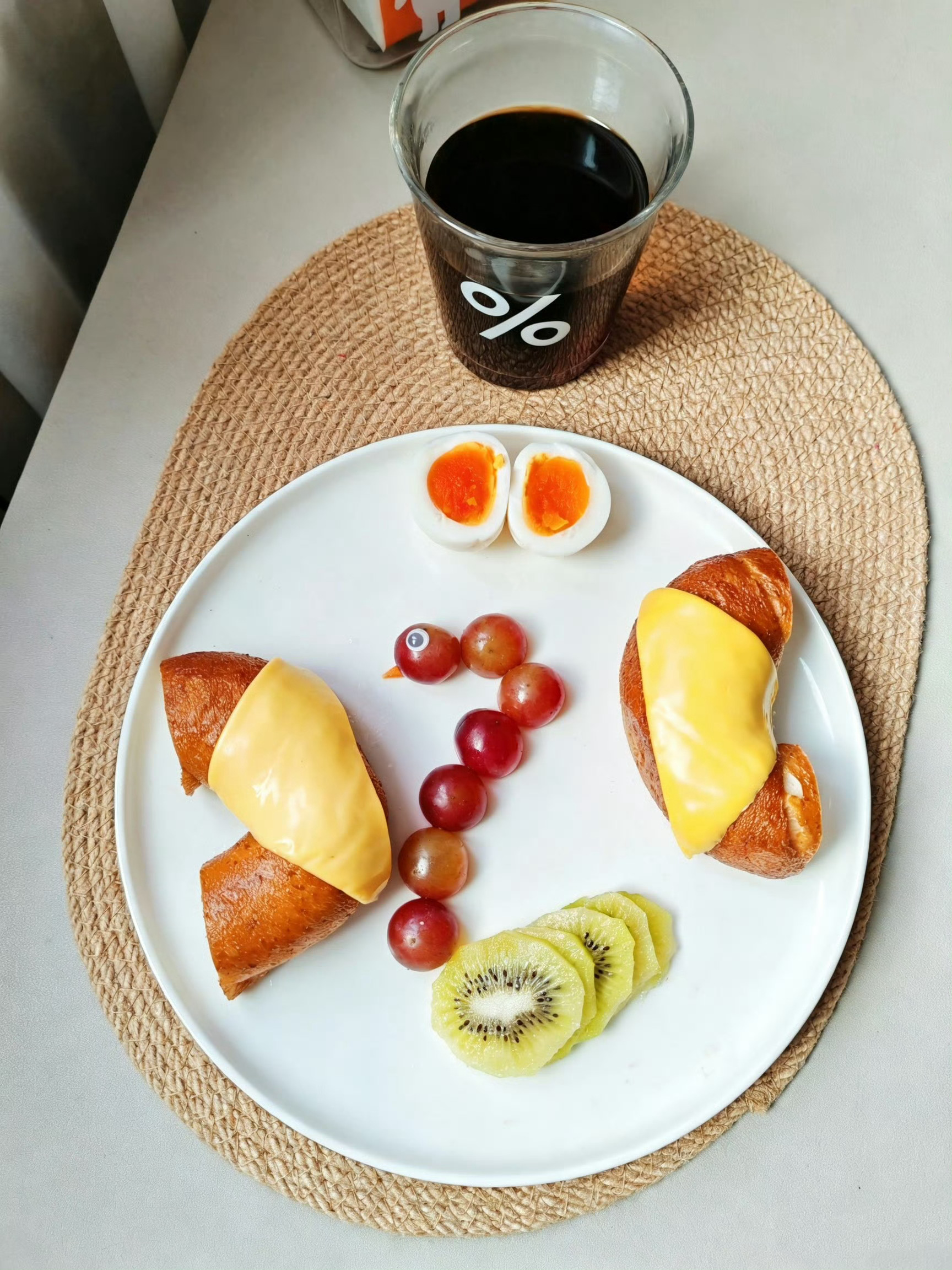 跟小布一起晒早餐 碱水贝果溏心蛋挂耳咖啡  ​​​