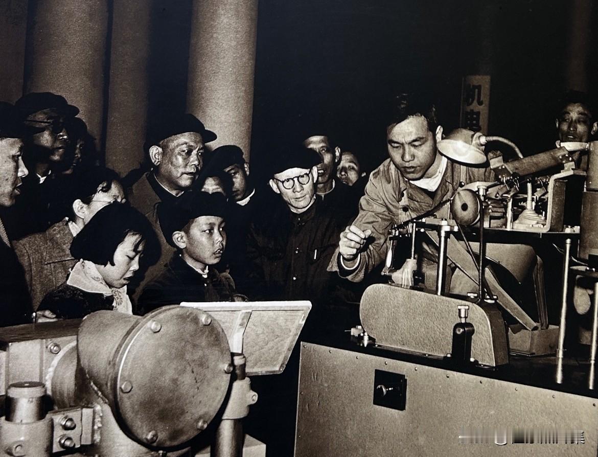 1964年，时任国务院副总理的李先念前往中铝山东企业（山铝）进行视察。同年春，面
