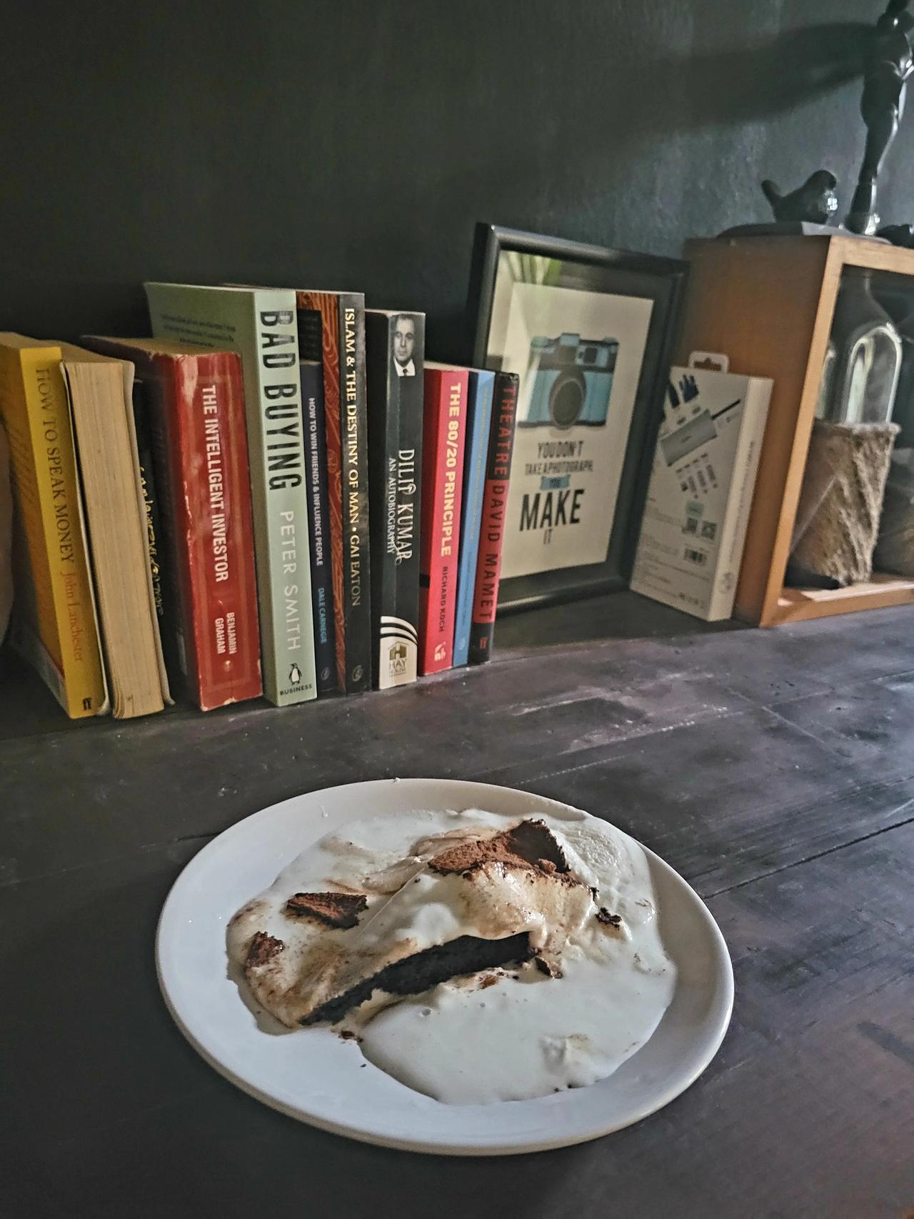 热了一个蛋糕🎂
#海外生活大不同# #你觉得什么东西最好吃#