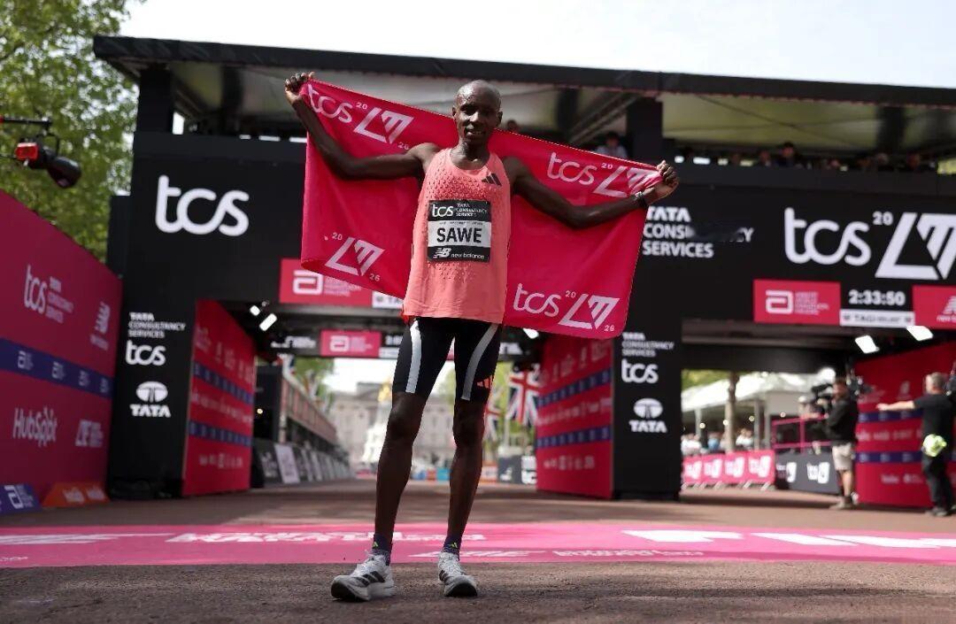 人类历史性突破！1小时59分30秒，马拉松正式“破2”


1小时59分30秒！