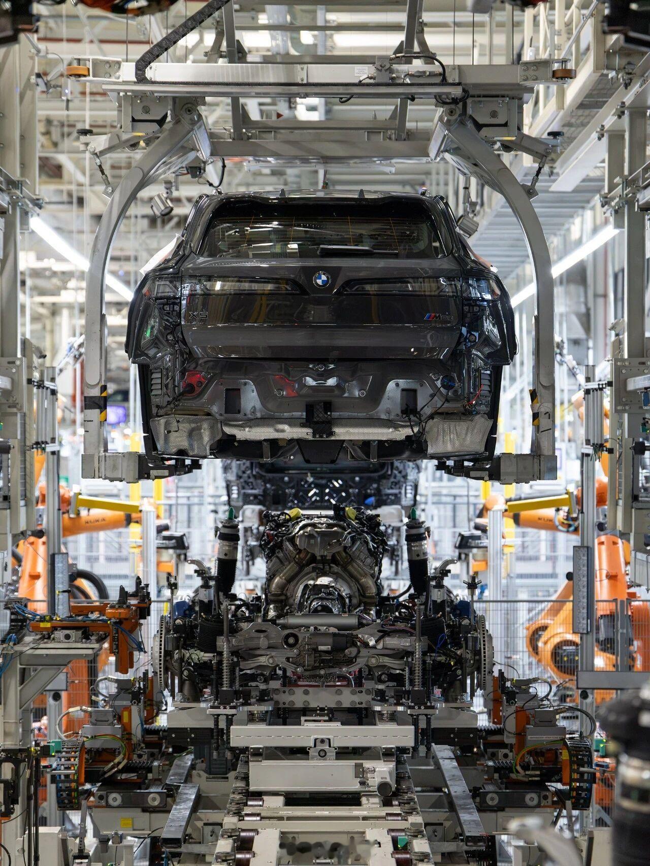 BMW美国斯帕坦堡工厂全新X5 M60已经在生产线上了图中可以看到S68 4.4