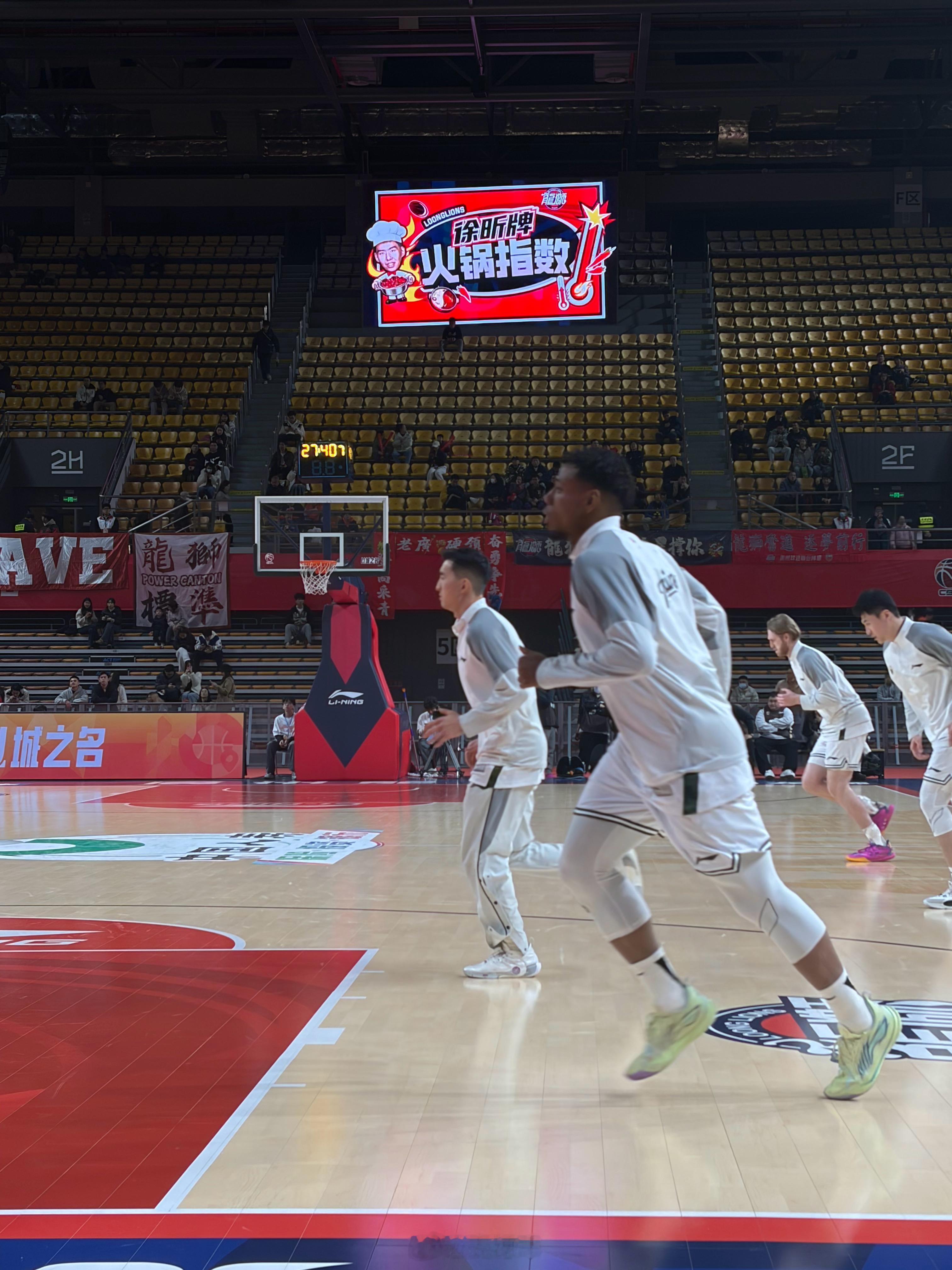 今晚徐昕能送几次封盖？龙狮男篮vs同曦男篮郭艾伦复出 广州·华南农业大学综合体育