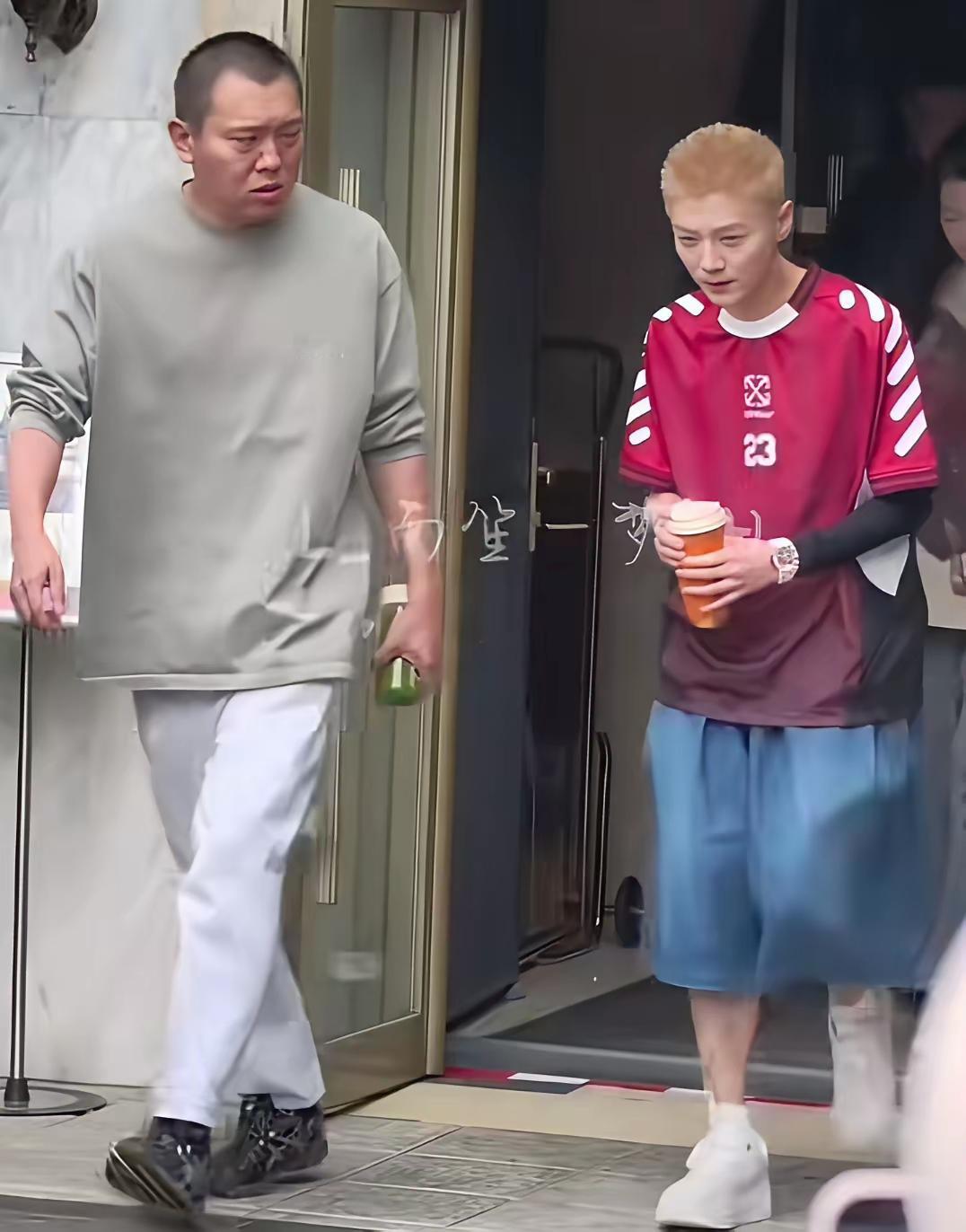 他才36岁而已，看他走路的姿势，是经历了什么吗？
