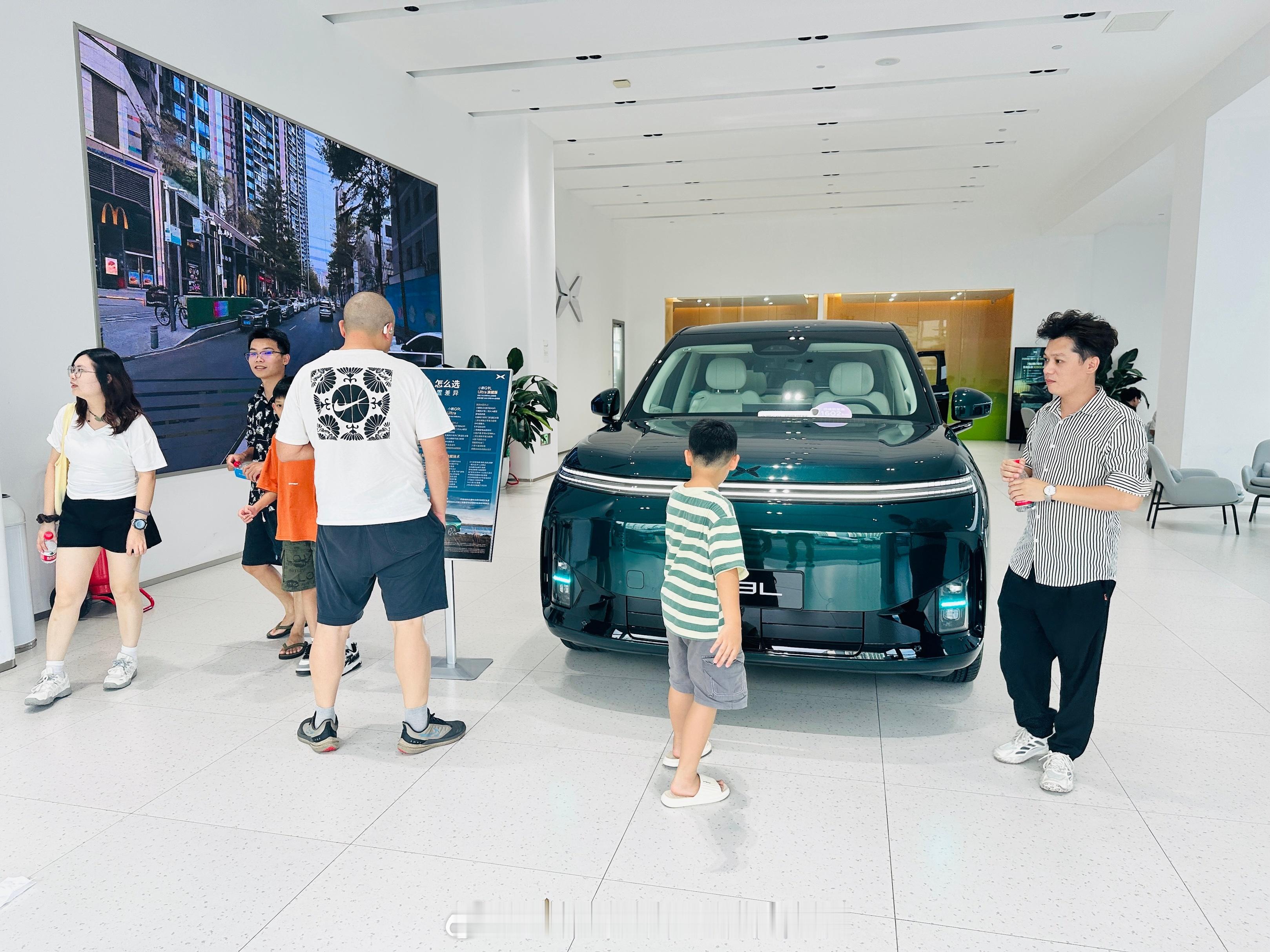 小鹏G9L正式售价公布后首个周末热度拉满！23.18万元起，起步就是大满配！空间