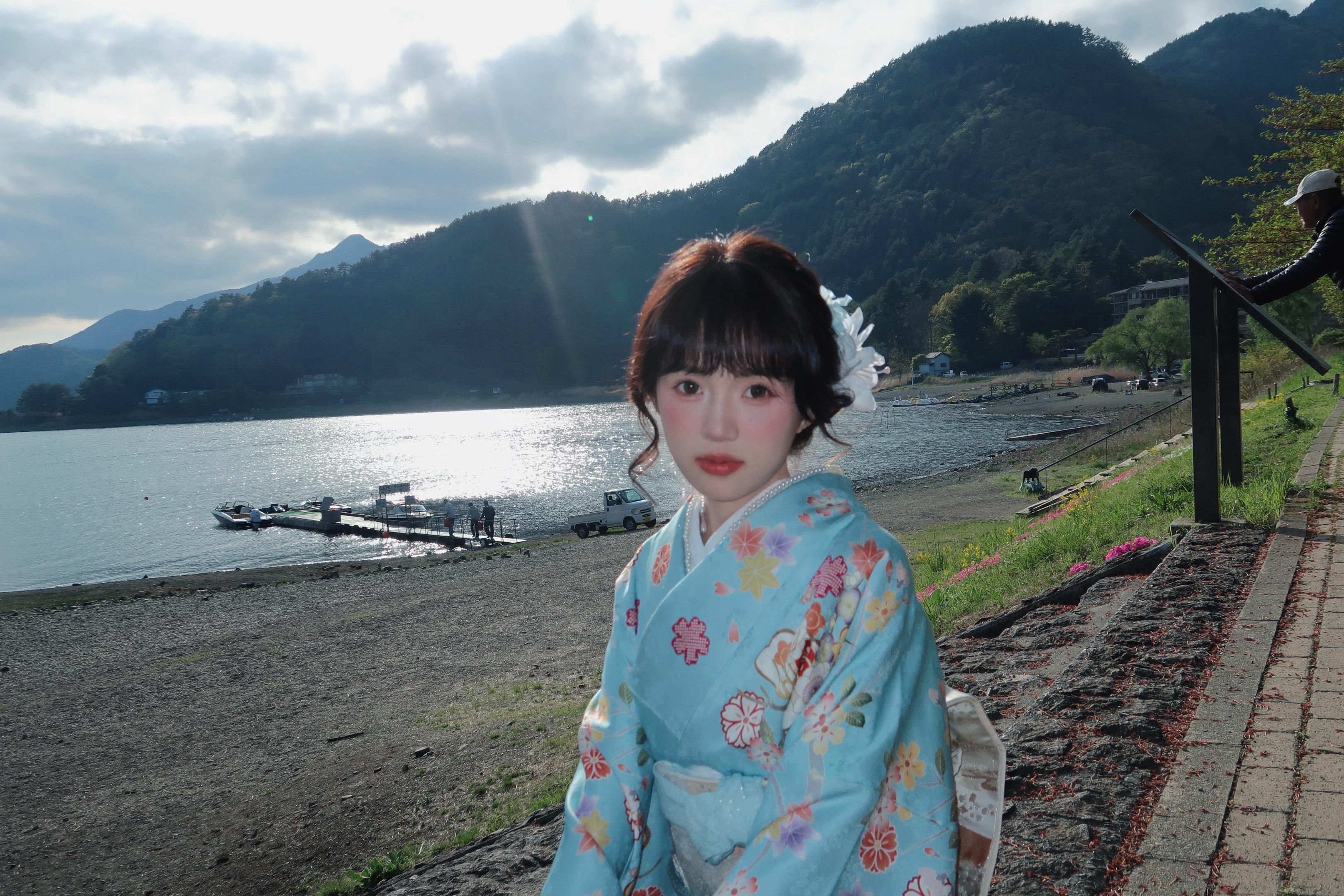 夏と花火、     ps. 深入敌后，批判性旅游，揭露资本主义弊端 非...