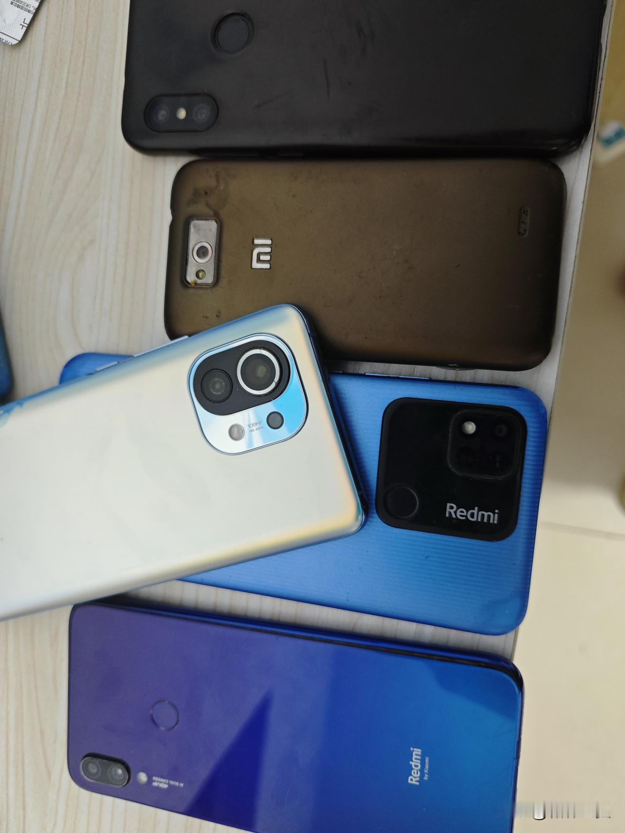 喊话小米，能不能把你家的这些产品收回去？
从米1到米11，加上一部分红米，连同仓