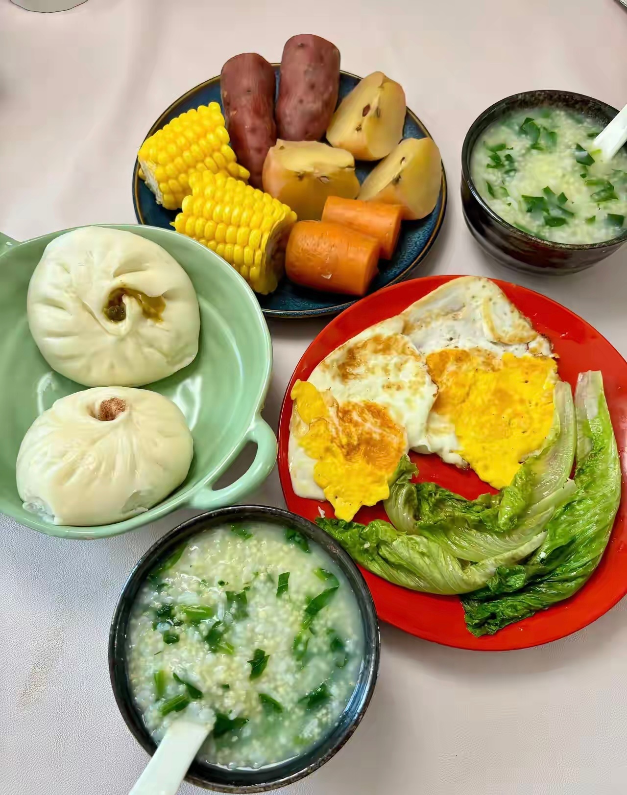 年龄大了，要舍得吃健康食物，换着来1、早餐每天煮2个鸡蛋别怕胆固醇，蛋黄里的卵磷