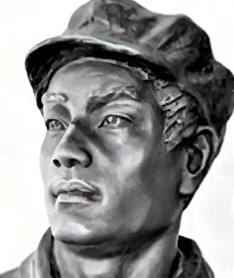 罗南辉（1908—1936），化名罗曼、罗敏，四川成都人，红军高级指挥员、革命烈
