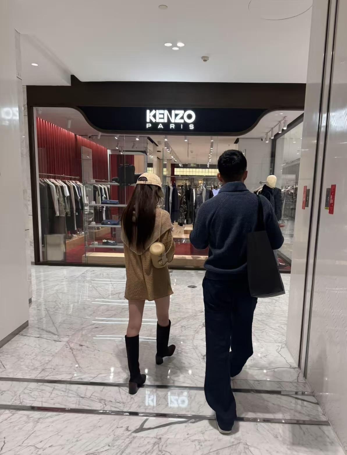 马筱梅两口子北京SKP逛街被偶遇。