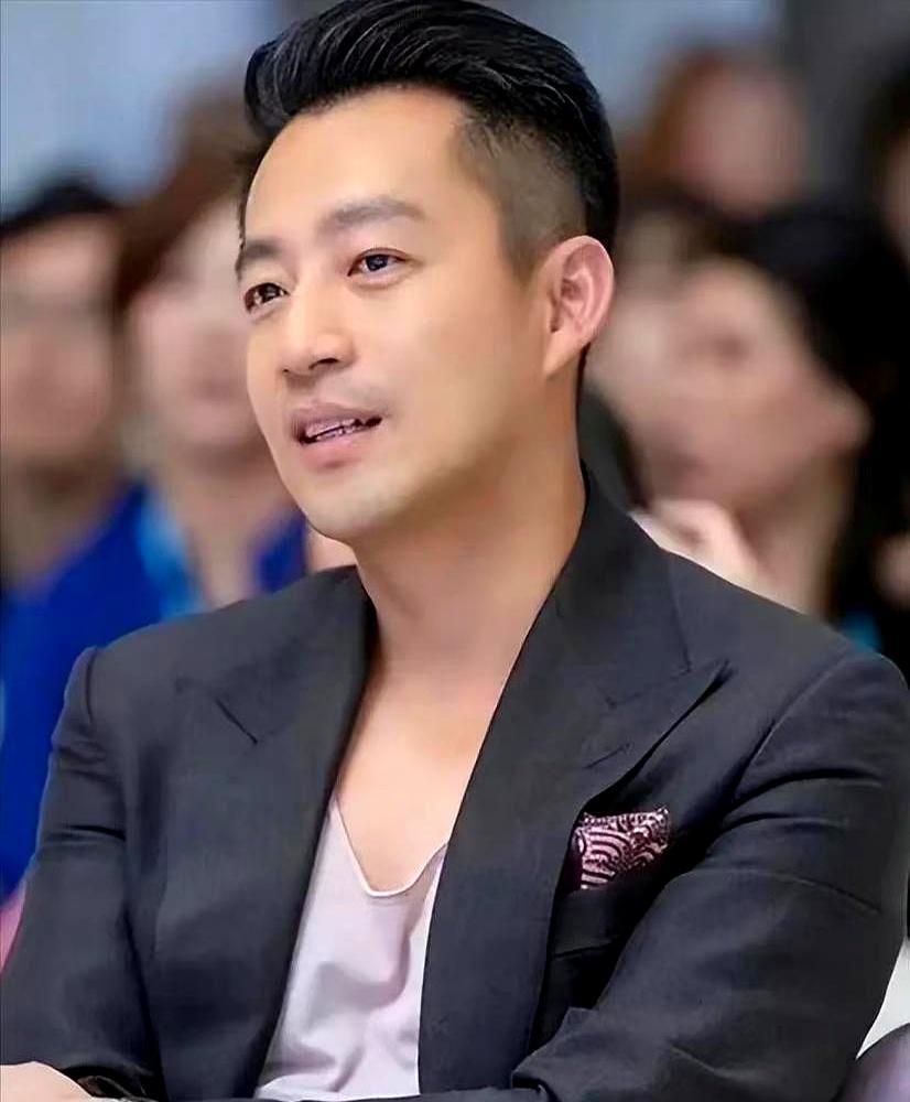 拼出麻六记的张兰，连半毛钱股权都没有。
 
三胎儿子出生，张兰兴奋到直播晒汪小菲