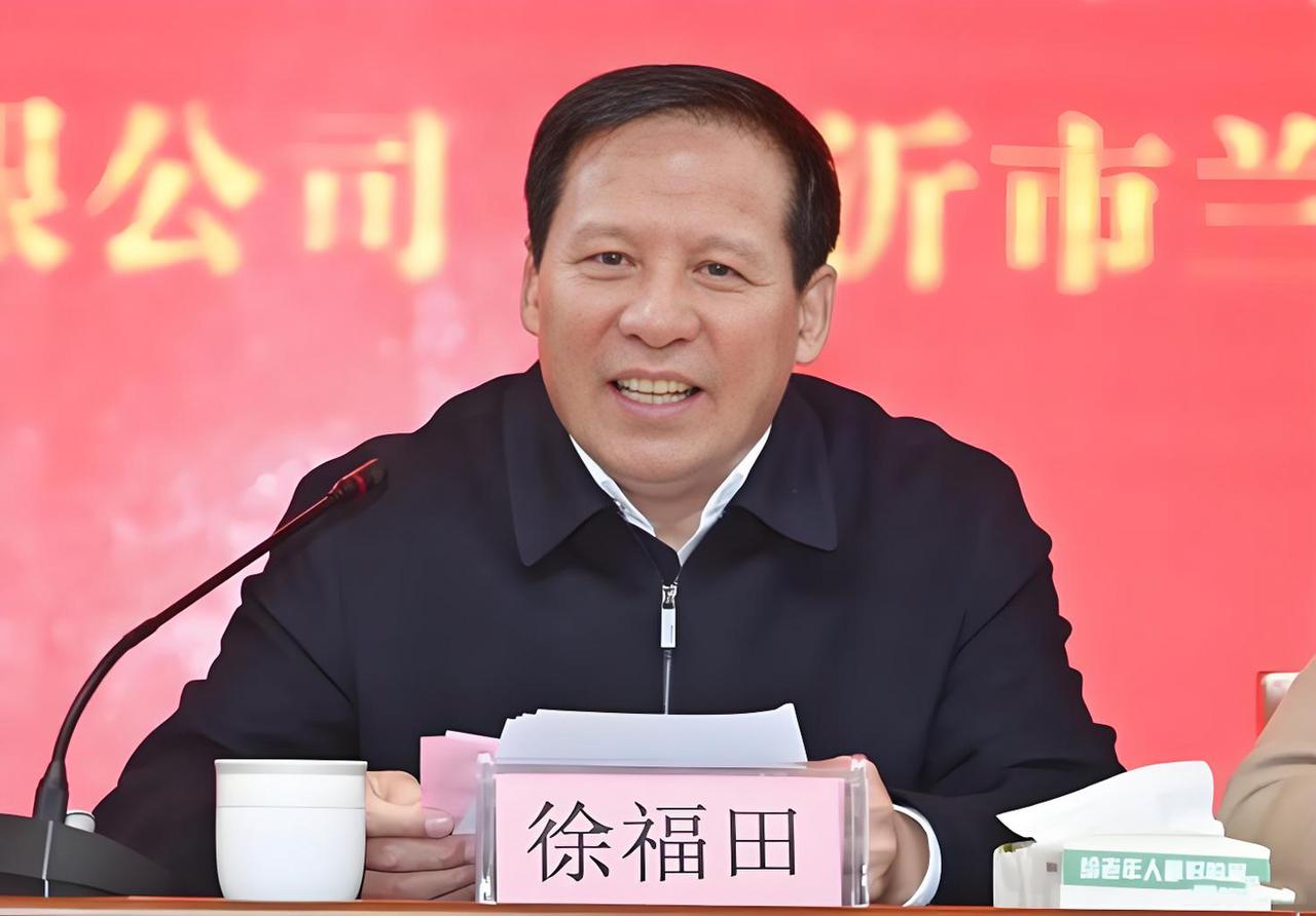 刚刚刷到了山东临沂市慈善总会的老徐，看照片长相憨厚，一脸福相，难怪他的名字叫“福