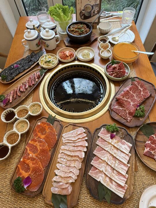 杭州‼️河边烤肉🍖太惬意了吧…