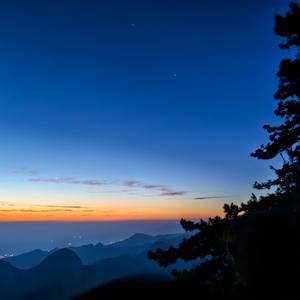 青山觅幽境