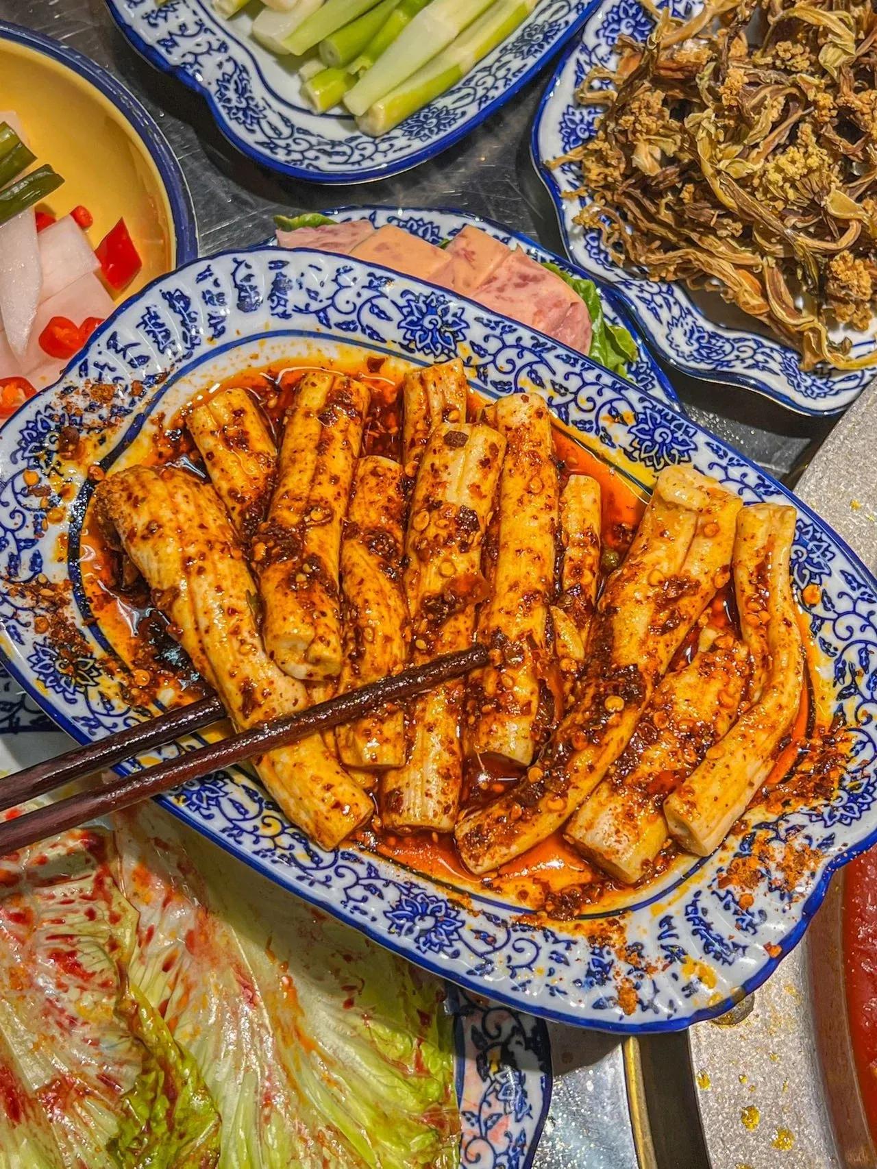 成都又一匹黑马火锅，一个星期去了三次！


乾袋袋不仅满足了我对味道的要求，还带