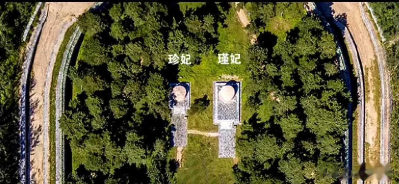 惠陵妃园寝内共葬了四个皇贵妃，四个宝顶分成二排，将慧妃（敦宜荣庆皇贵妃、淑慎皇贵