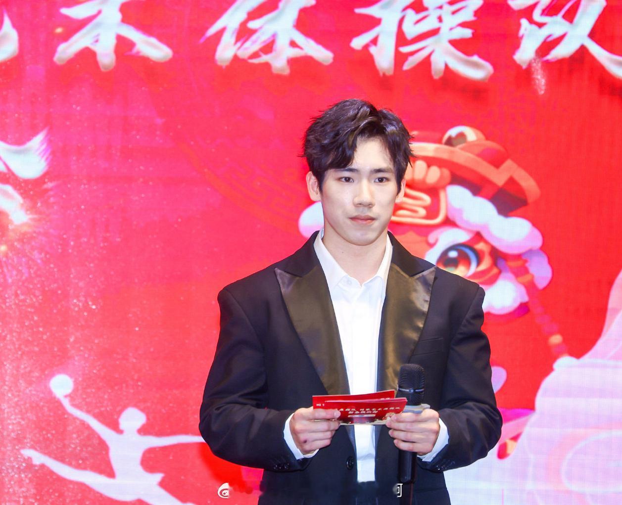 体操张博恒[超话]  🎤 张博恒主持 🤸♂️国家体操队、国家艺术体操队新春联