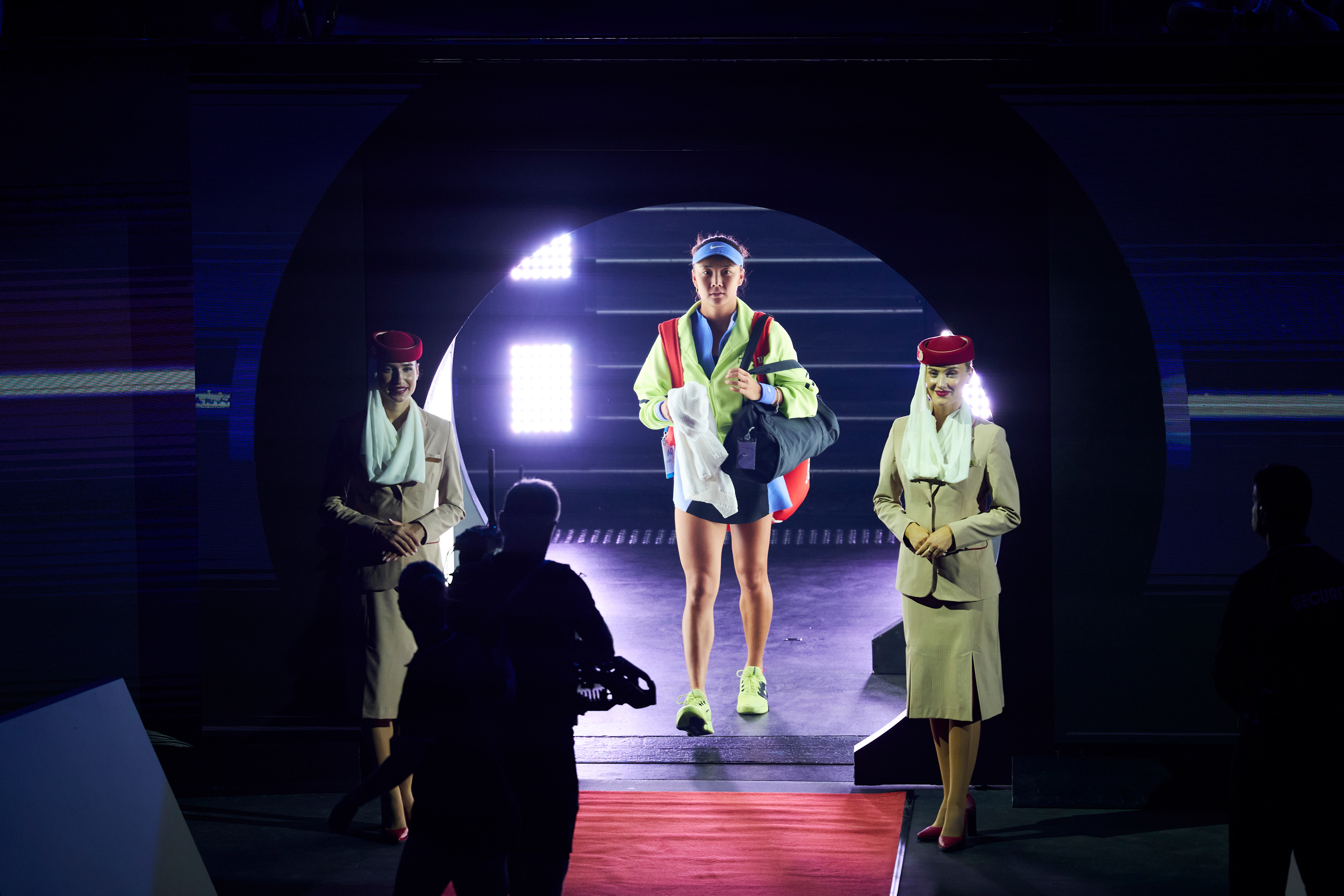 站在罗德拉沃尔中央，激情满满小宇宙爆炸的中国球员袁悦，那一股拼劲和勇往直前，超带