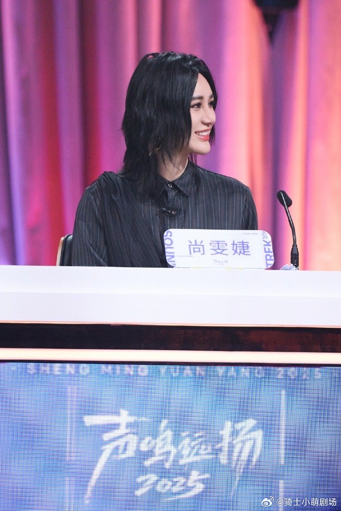 尚雯婕工伤姐这是敬业职业病，但真心建议给导师配个心理按摩师《声鸣远扬》尚雯婕导师