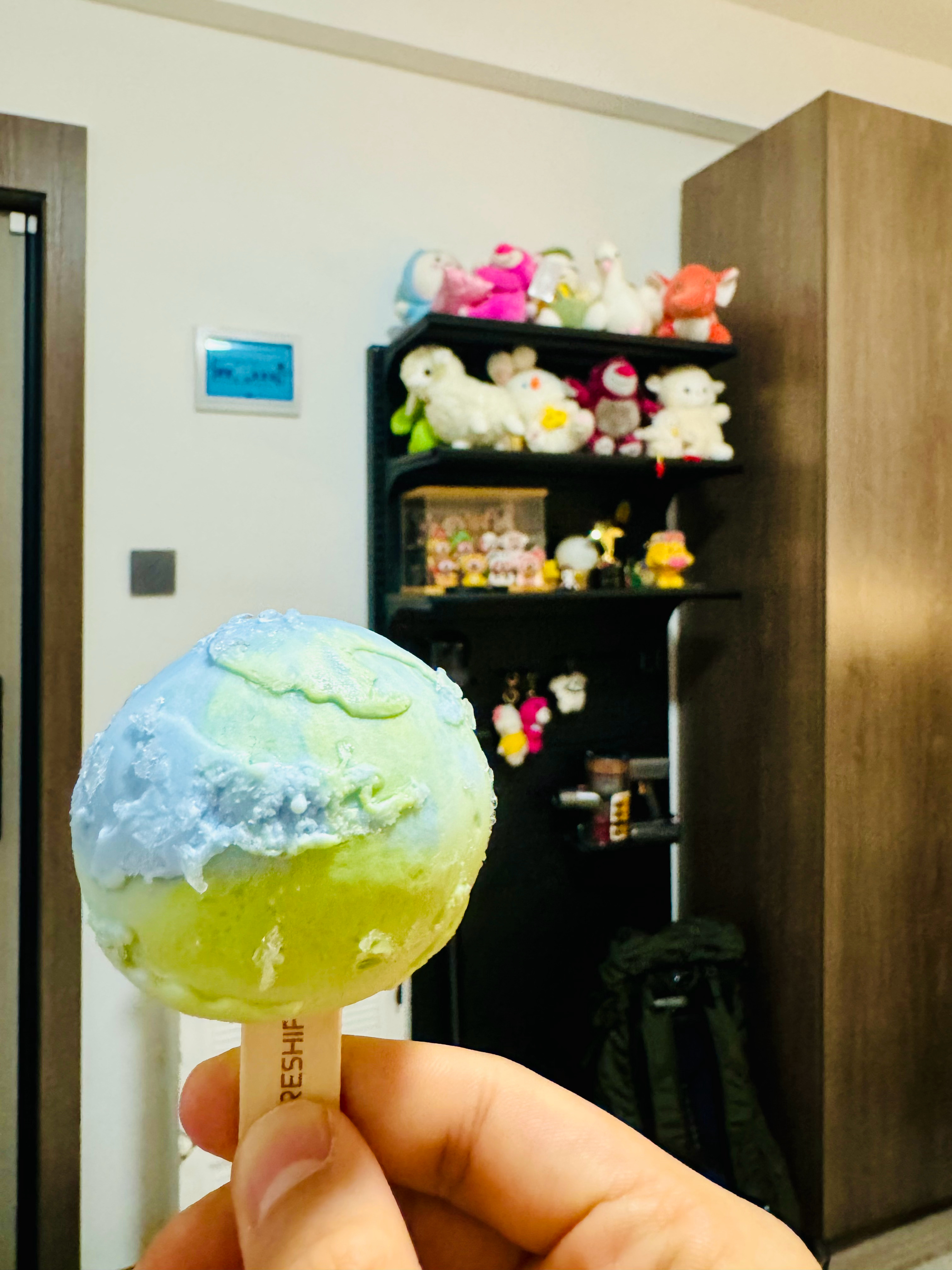 有没有人跟我一样 晚上睡不着就想吃个雪糕…… ​​​