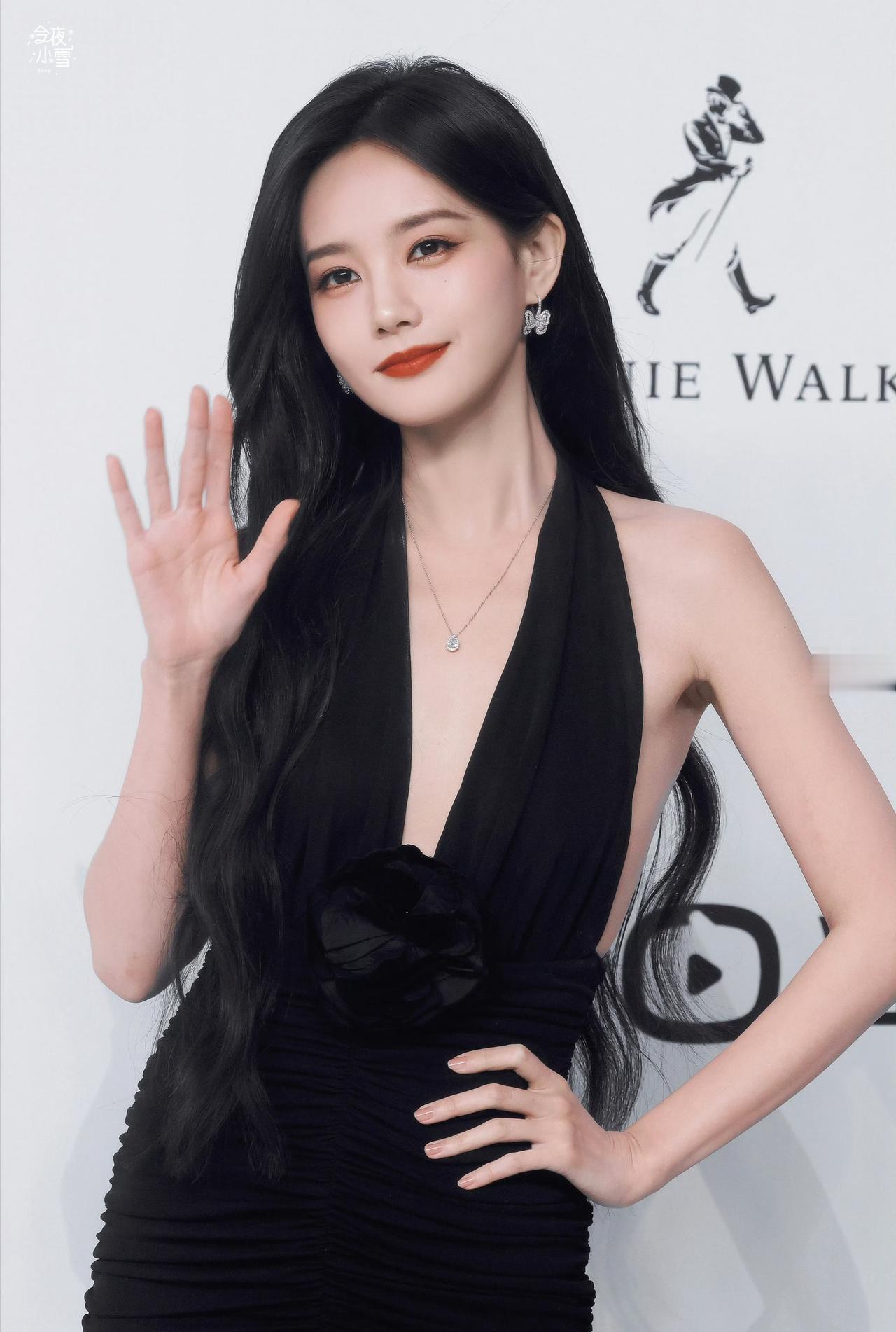 李一桐深V
虽然平 但是真的很爱 ​​​
